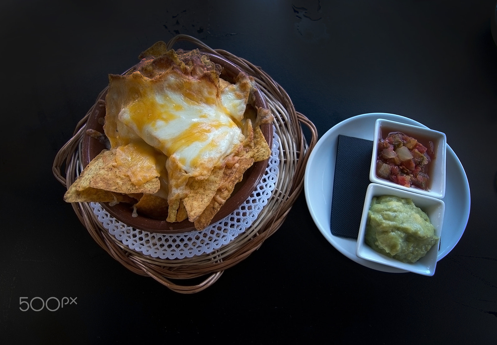 AF Zoom-Nikkor 24-50mm f/3.3-4.5 sample photo. Nachos with guacamole photography