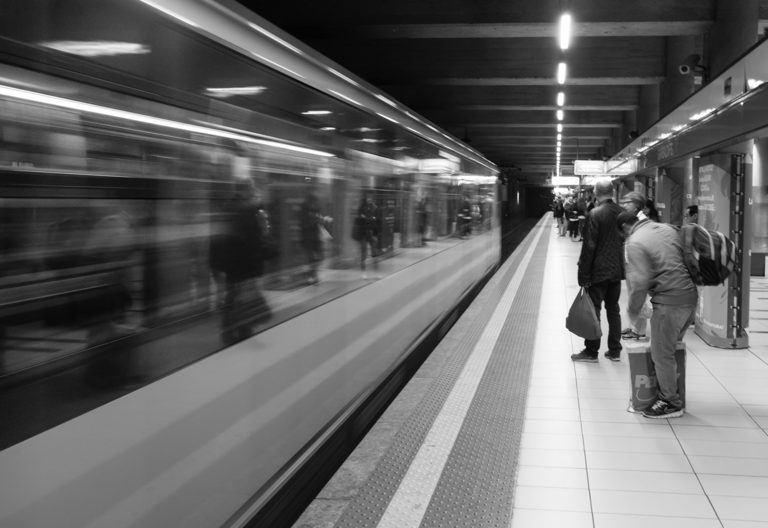 Sigma 18-200mm F3.5-6.3 DC OS HSM sample photo. Milan underground  photography