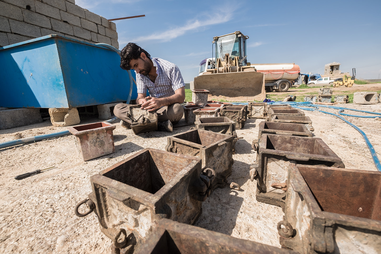 Fujifilm XF 10-24mm F4 R OIS sample photo. Labour in work photography