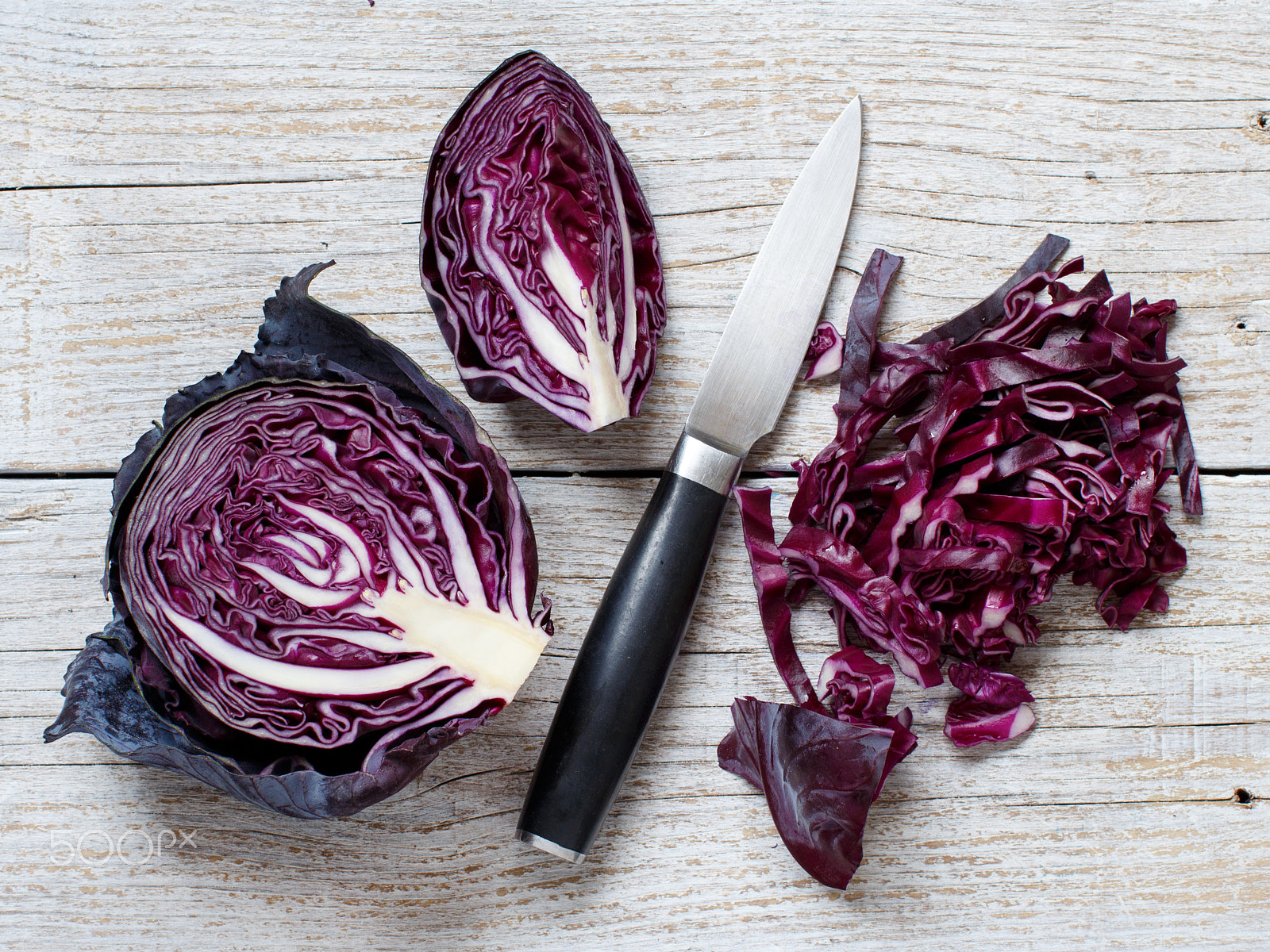 Canon EOS 650D (EOS Rebel T4i / EOS Kiss X6i) + Canon EF 50mm F1.2L USM sample photo. Red cabbage with a knife photography