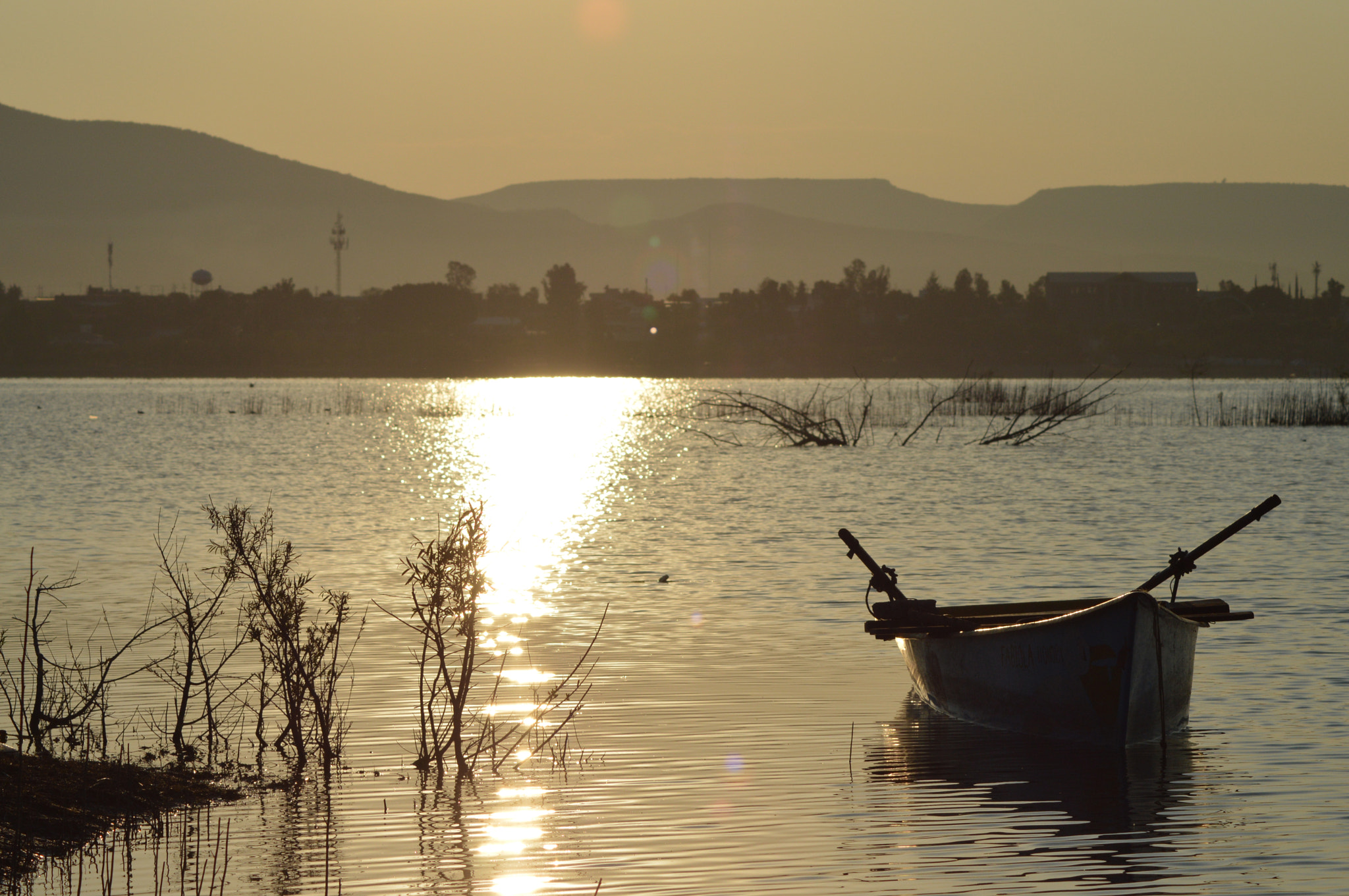 Nikon D3200 sample photo. El bote en el lago photography