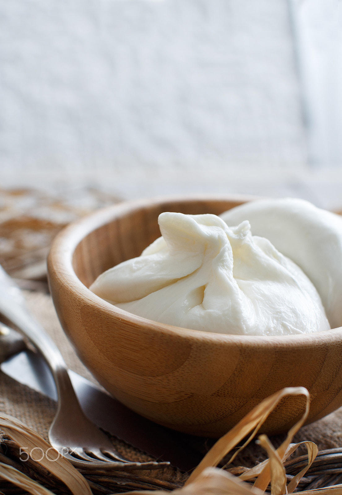 Canon EOS 650D (EOS Rebel T4i / EOS Kiss X6i) + Canon EF 50mm F1.2L USM sample photo. Italian cheese burrata photography