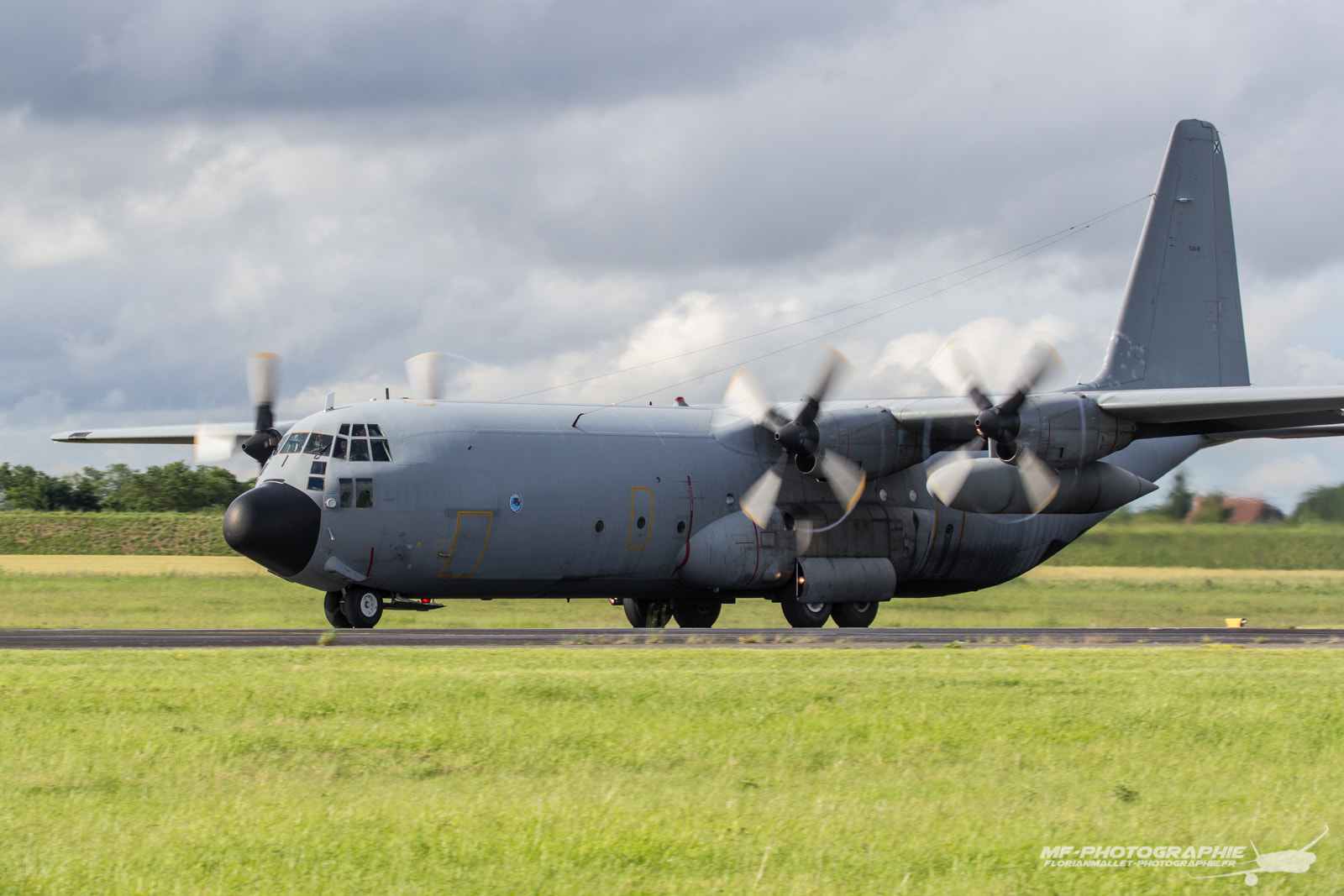 Canon EOS 60D + Canon EF 100-400mm F4.5-5.6L IS USM sample photo. Hercule cspanish air force photography