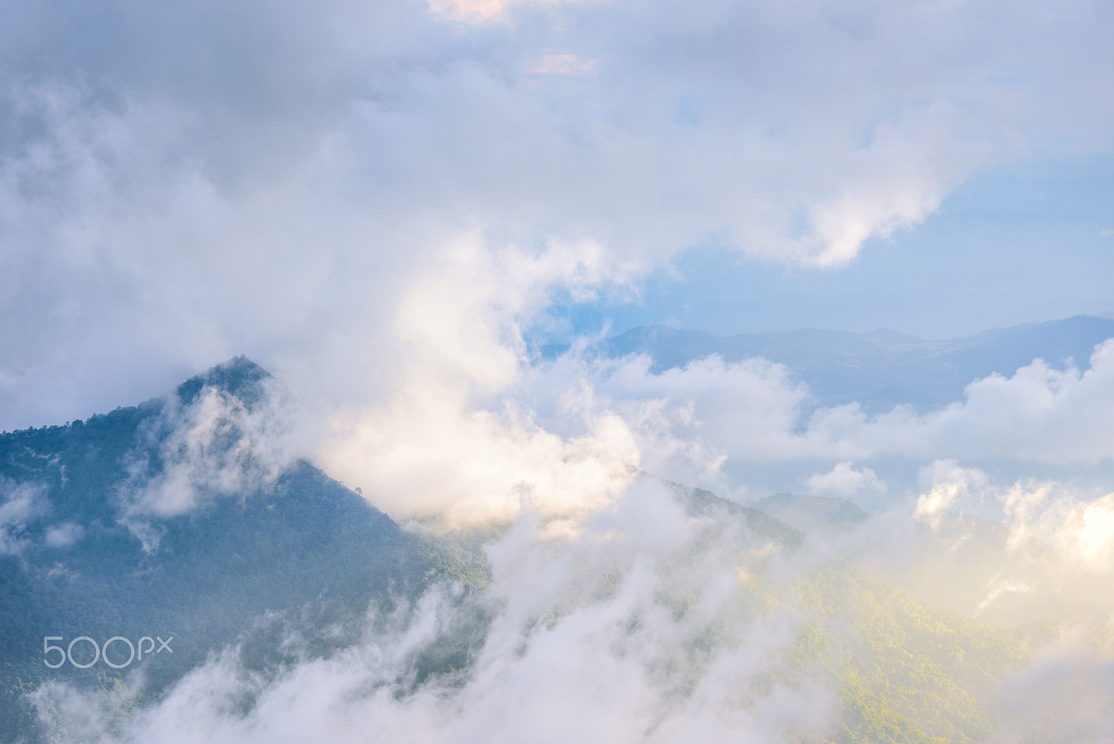 Tamron SP 70-200mm F2.8 Di VC USD sample photo. Sun shine to the cloud. photography