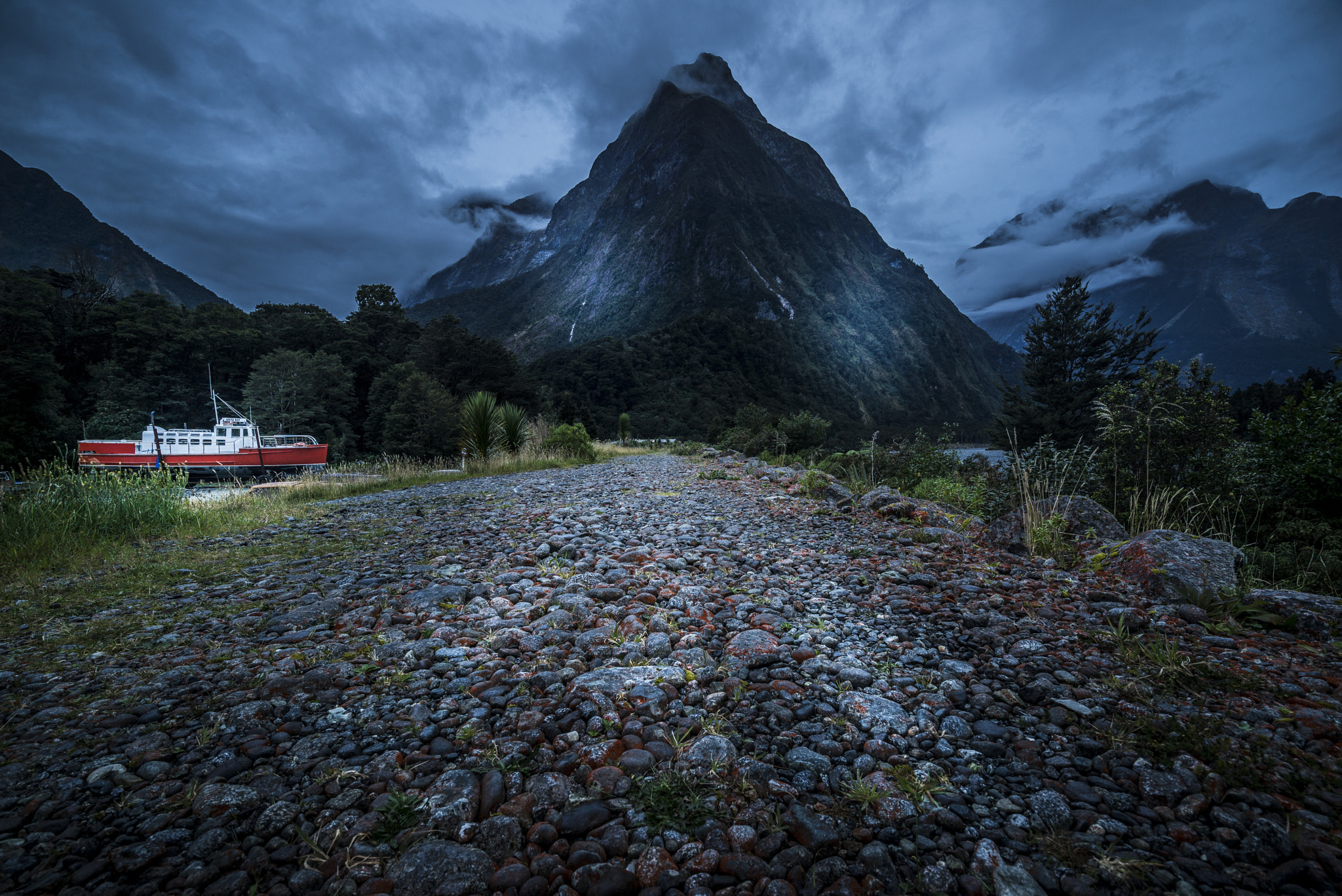 Sony a7R + Sony Vario-Tessar T* FE 16-35mm F4 ZA OSS sample photo. Mitre peak photography