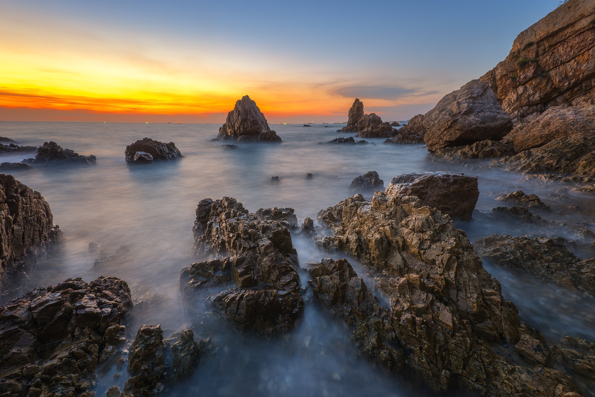 Nikon AF-S Nikkor 16-35mm F4G ED VR sample photo. Seascape at sunset photography