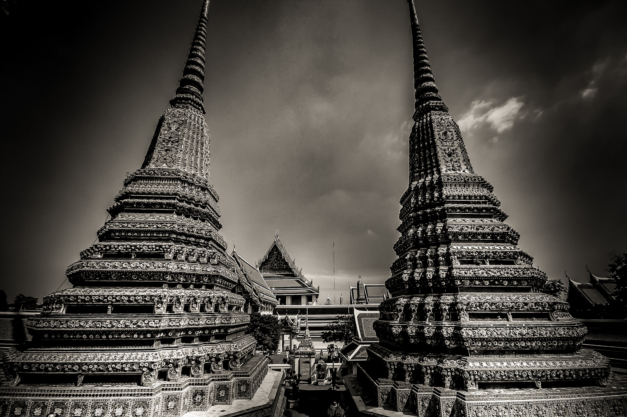 Canon EOS 450D (EOS Rebel XSi / EOS Kiss X2) + Sigma 10-20mm F4-5.6 EX DC HSM sample photo. Wat po / ii, bangkok. photography