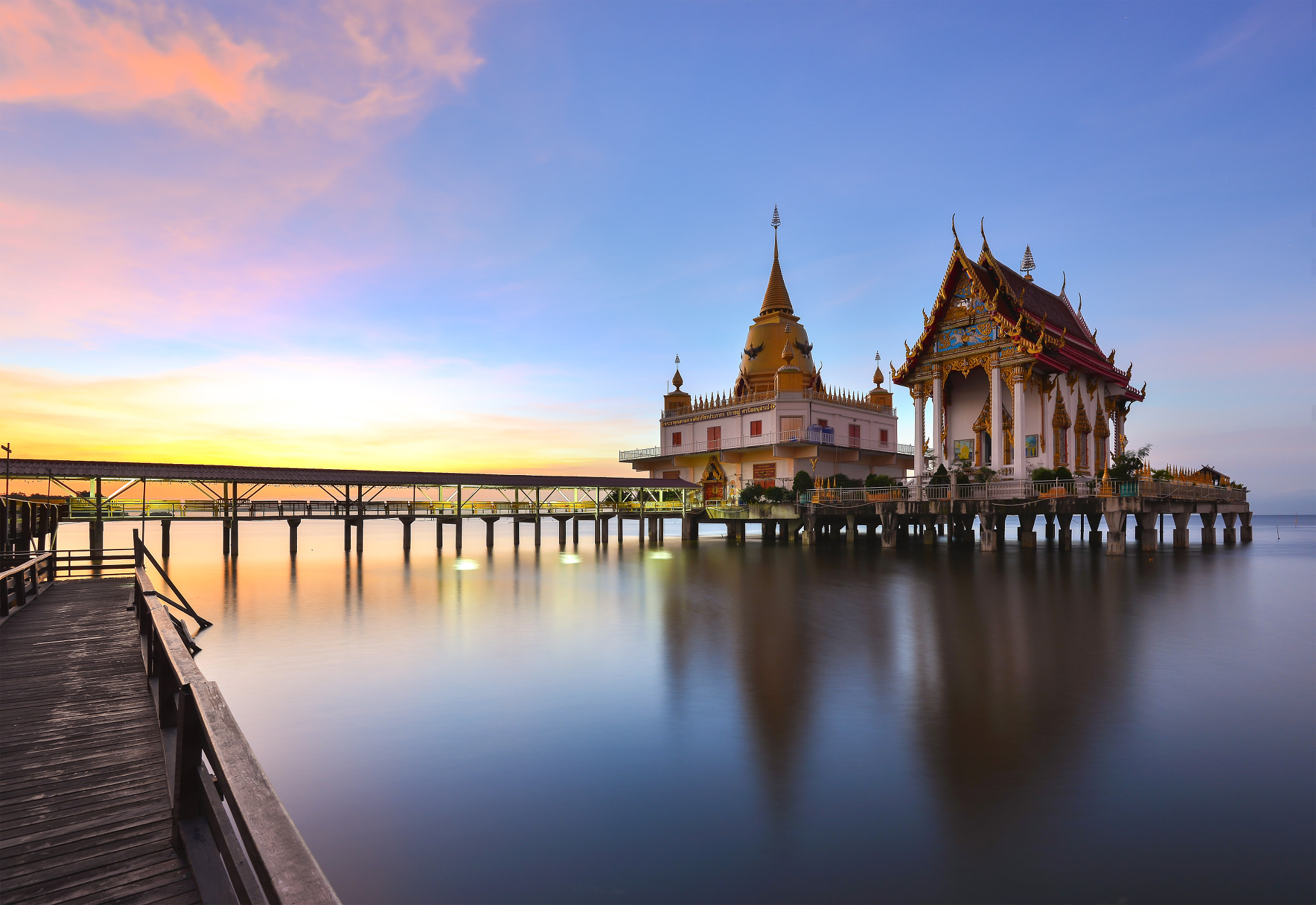 Nikon AF-S Nikkor 16-35mm F4G ED VR sample photo. Wat hong thong (golden swan) photography