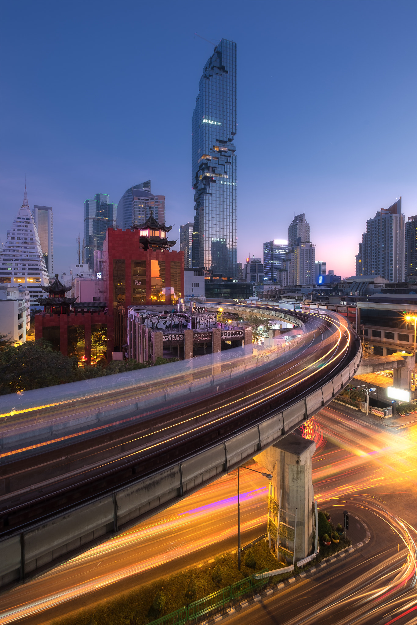 Fujifilm X-Pro2 + Fujifilm XF 10-24mm F4 R OIS sample photo. Bangkok city photography