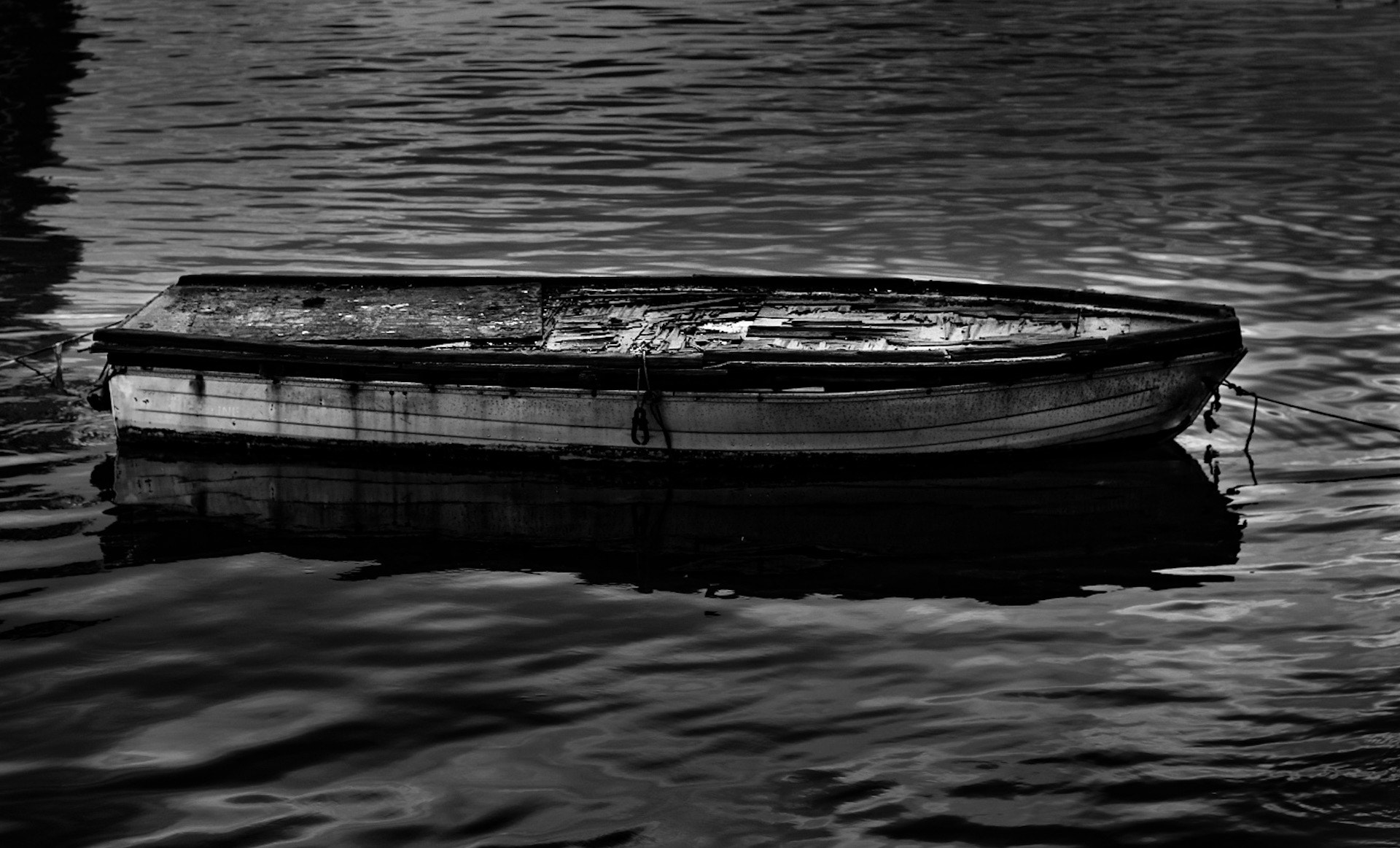Canon EOS 750D (EOS Rebel T6i / EOS Kiss X8i) + Canon EF 50mm F1.4 USM sample photo. The sad ever after boat photography