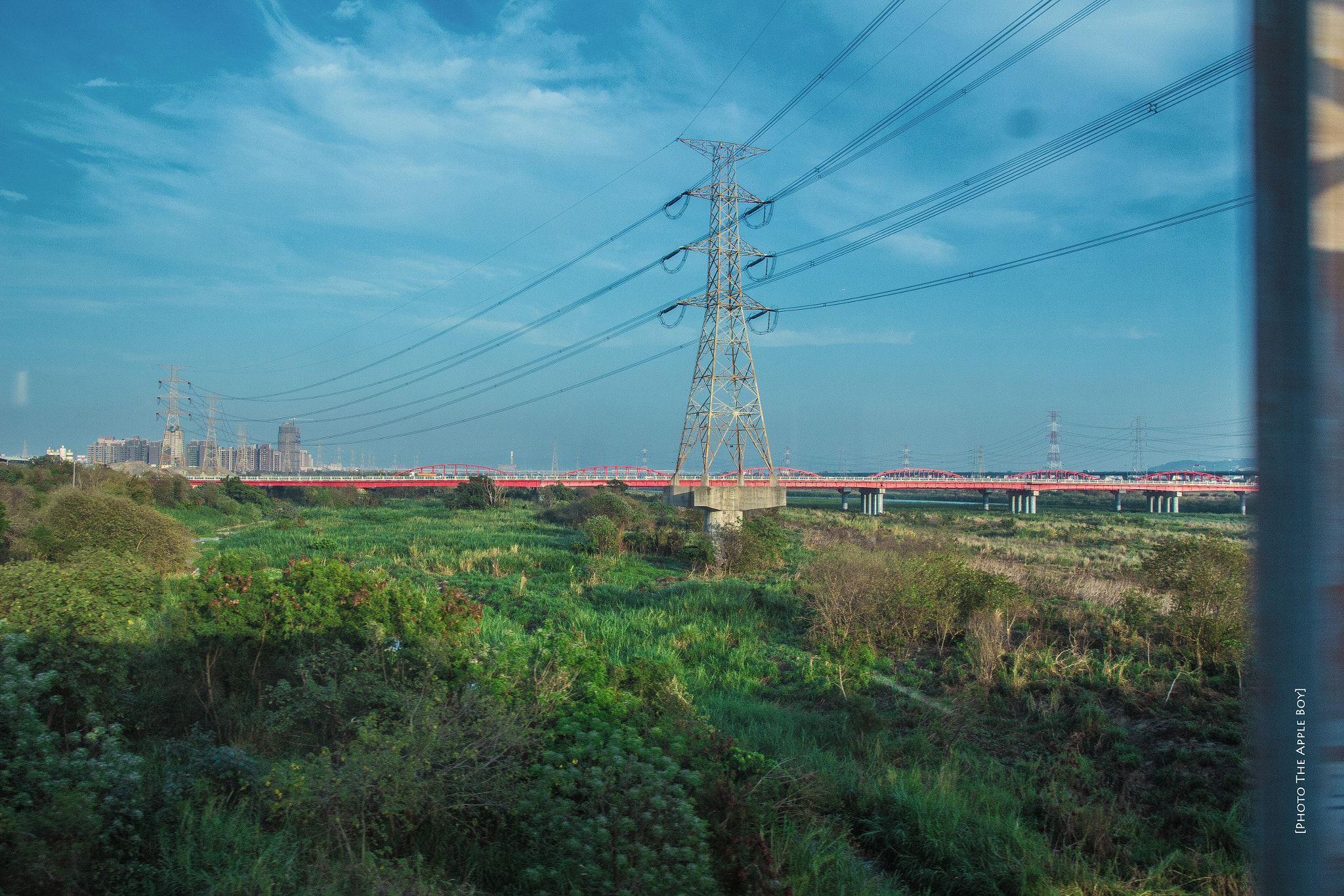 Canon EF-S 17-55mm F2.8 IS USM sample photo. Scenery along the way photography