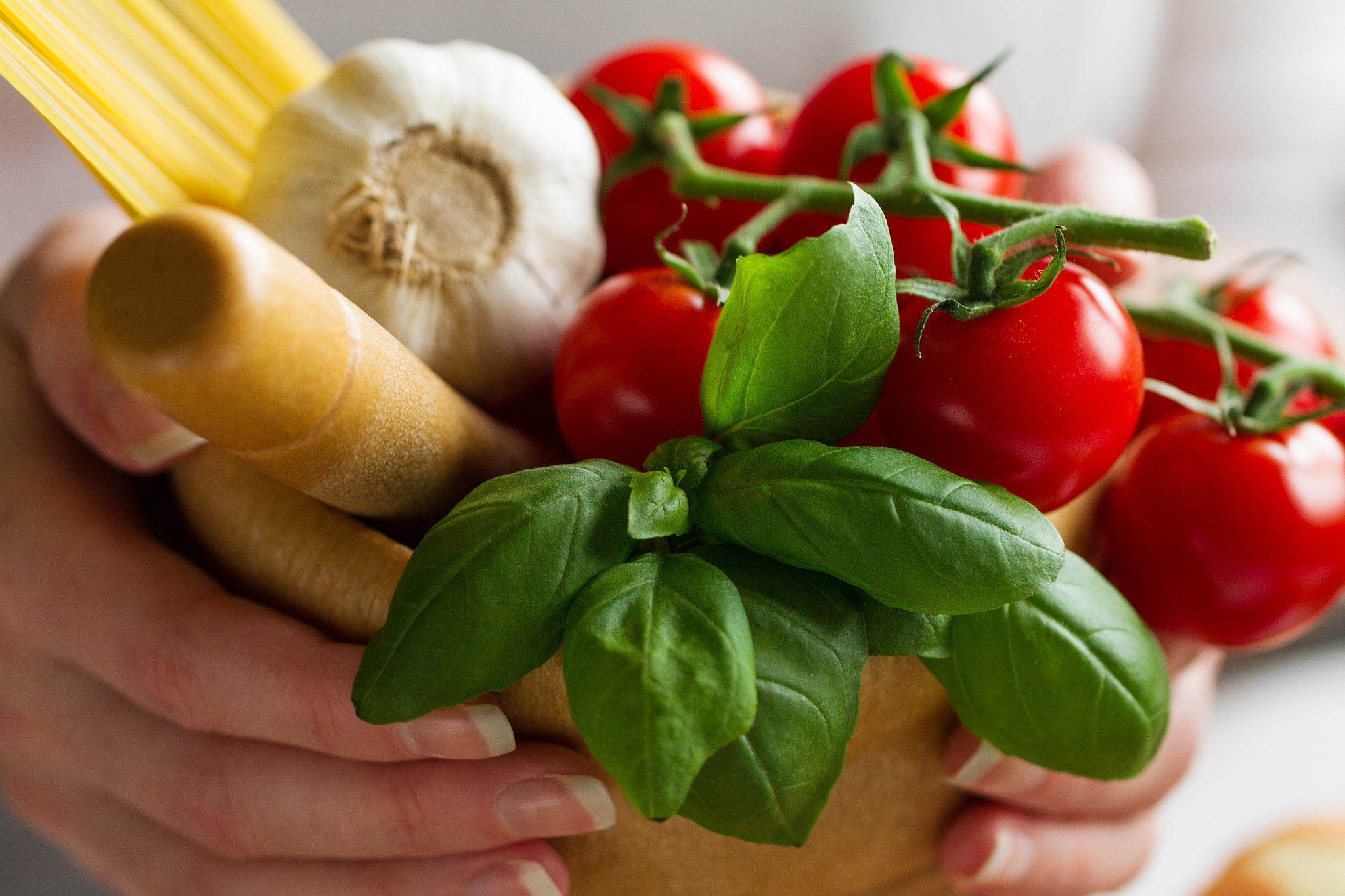 Canon EF 100mm F2.8L Macro IS USM sample photo. Ingredients for cooking pasta. tomatoes, fresh basil, garlic, sp photography