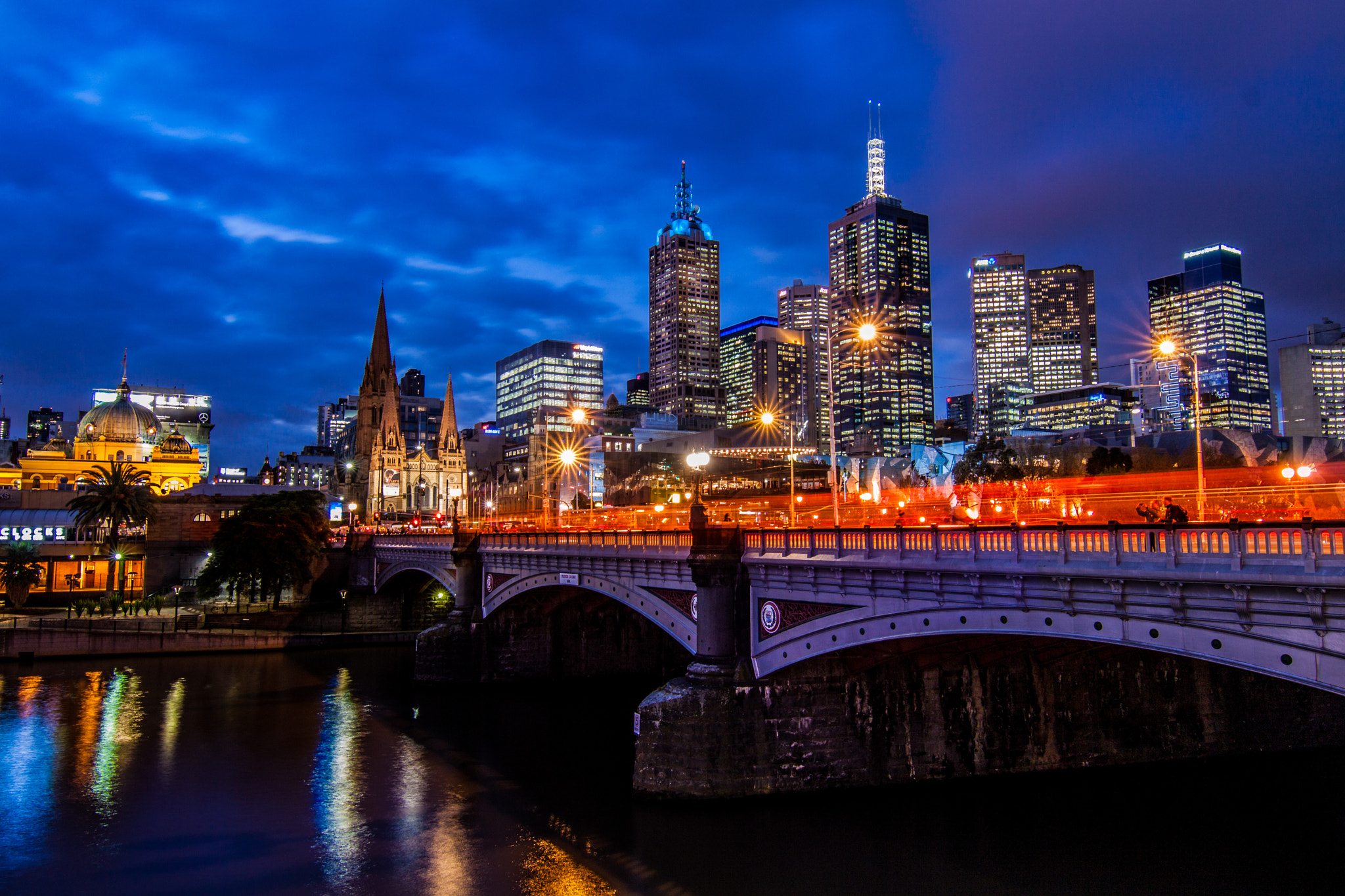 Canon EOS 50D + Tokina AT-X Pro 11-16mm F2.8 DX sample photo. Melbourne at light photography