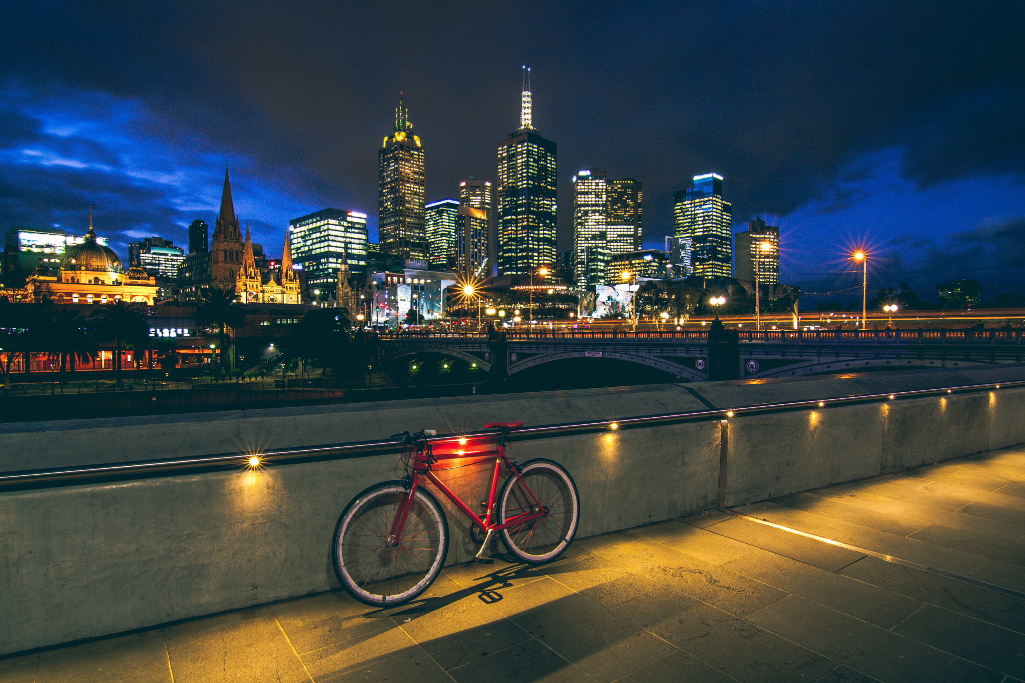 Canon EOS 50D + Tokina AT-X Pro 11-16mm F2.8 DX sample photo. Melbourne at light photography