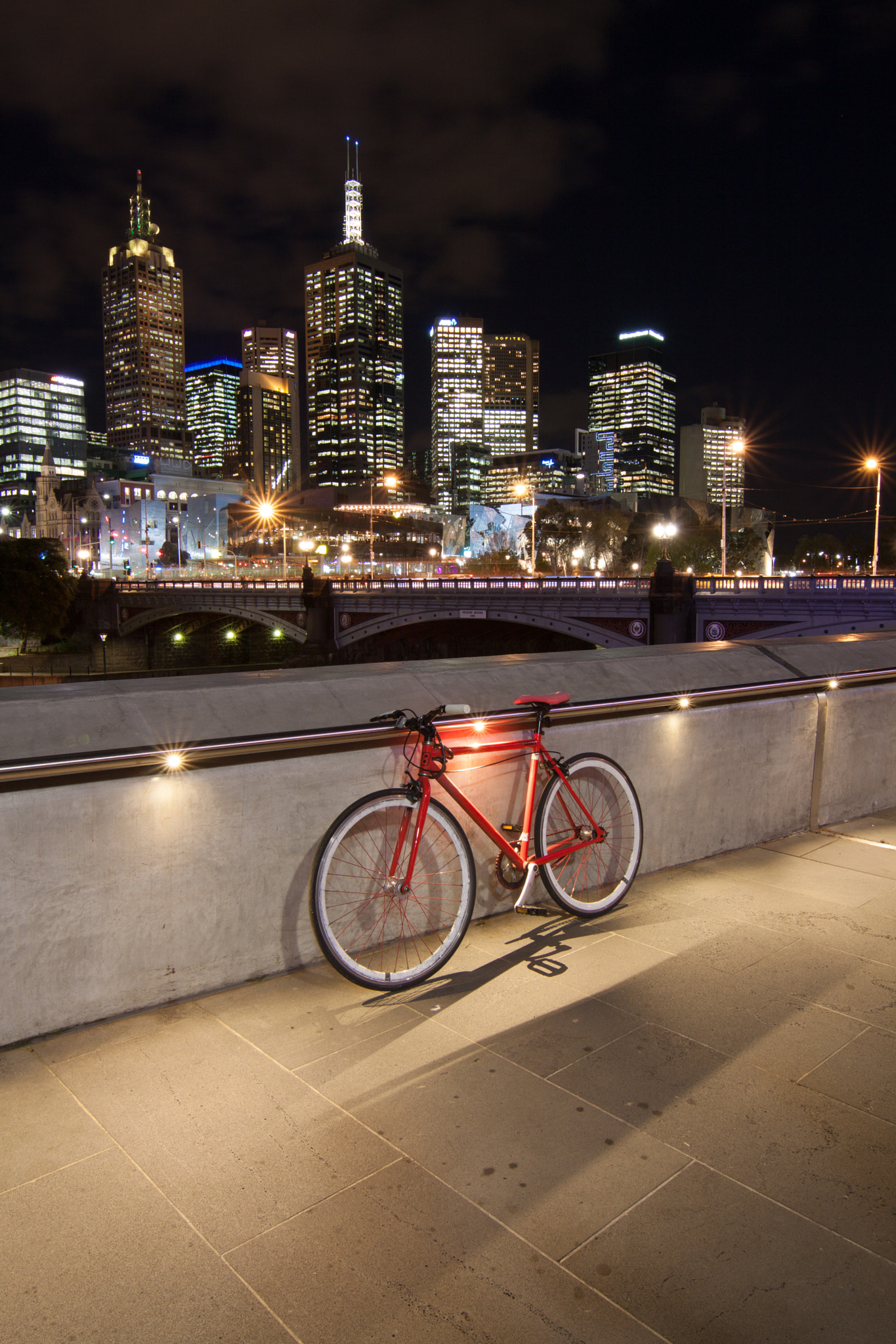 Canon EOS 50D + Tokina AT-X Pro 11-16mm F2.8 DX sample photo. Melbourne at light photography