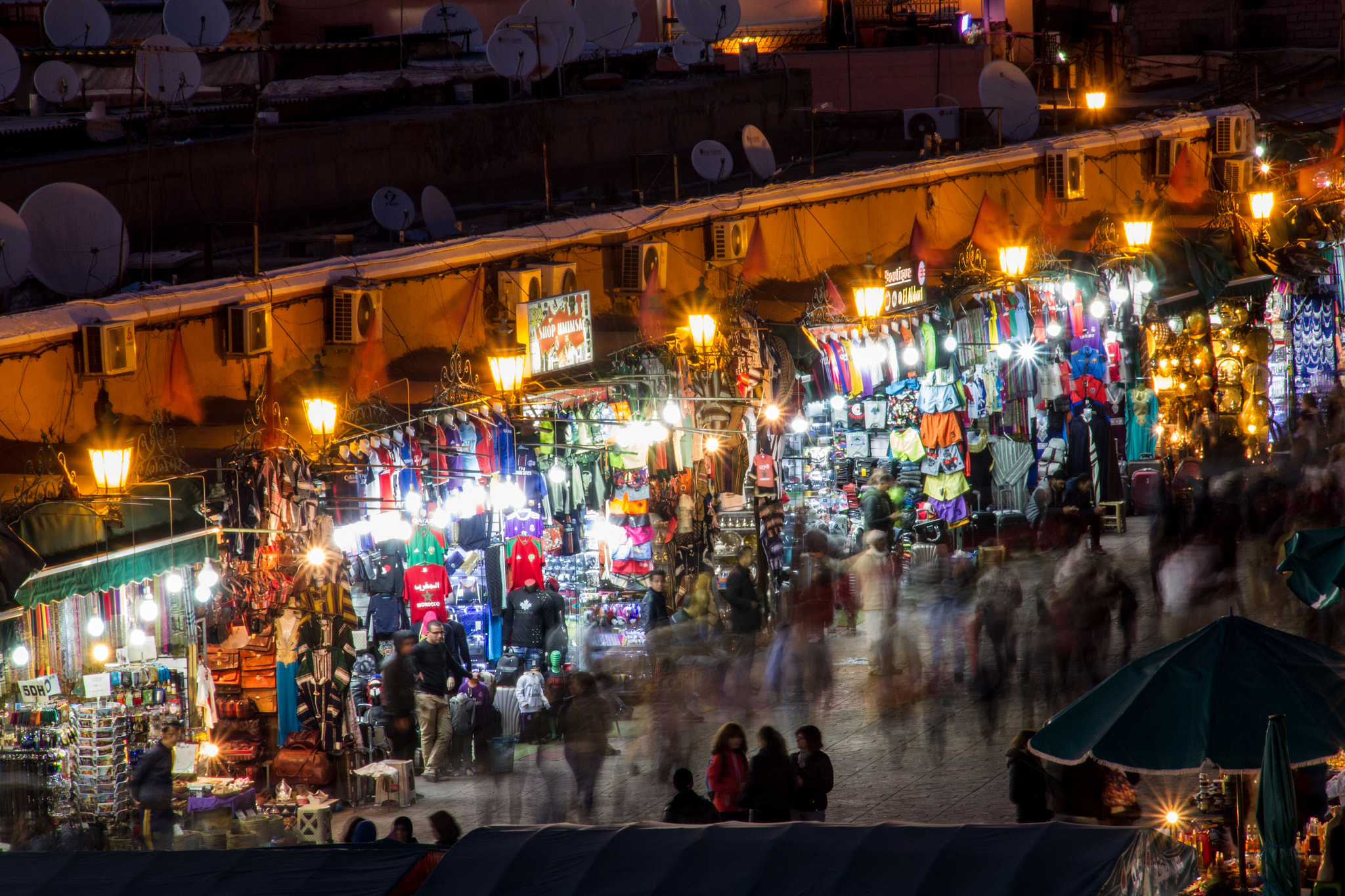 Sigma 18-200mm f/3.5-6.3 DC OS sample photo. Market photography