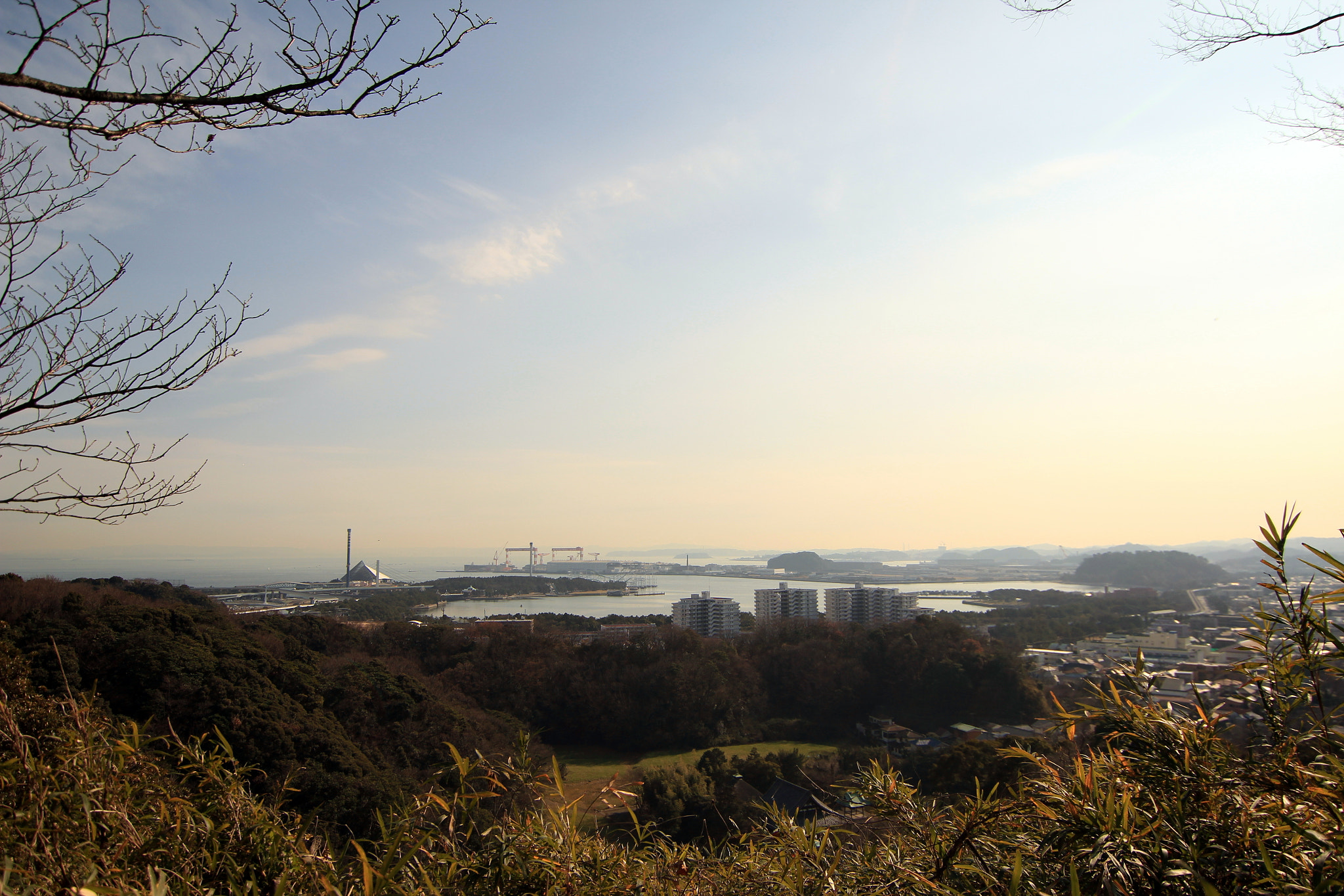 Canon EOS 600D (Rebel EOS T3i / EOS Kiss X5) sample photo. View from the hillside photography