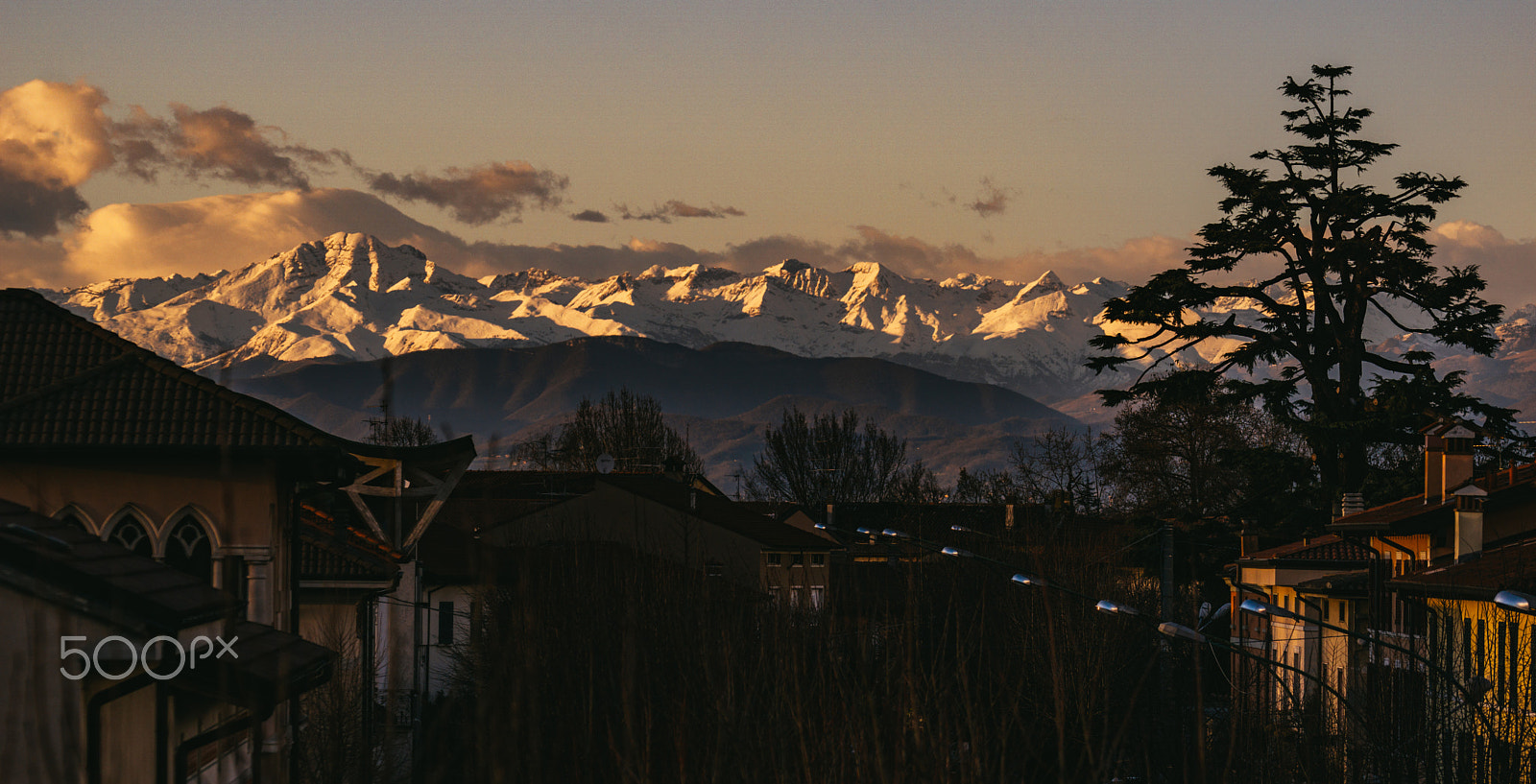 Sony a6000 sample photo. Montains view from the city  photography