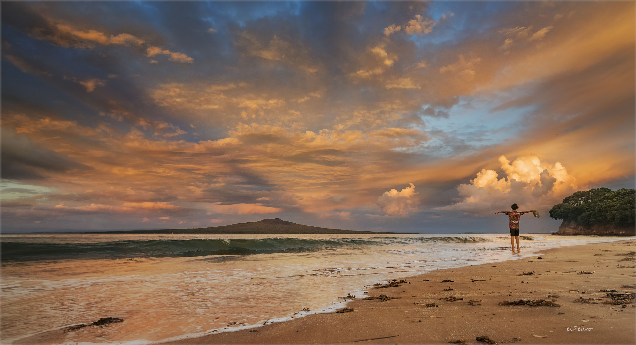 Sony a7R II + Sony Vario-Tessar T* FE 16-35mm F4 ZA OSS sample photo. Tonight takapuna beach new zealand photography