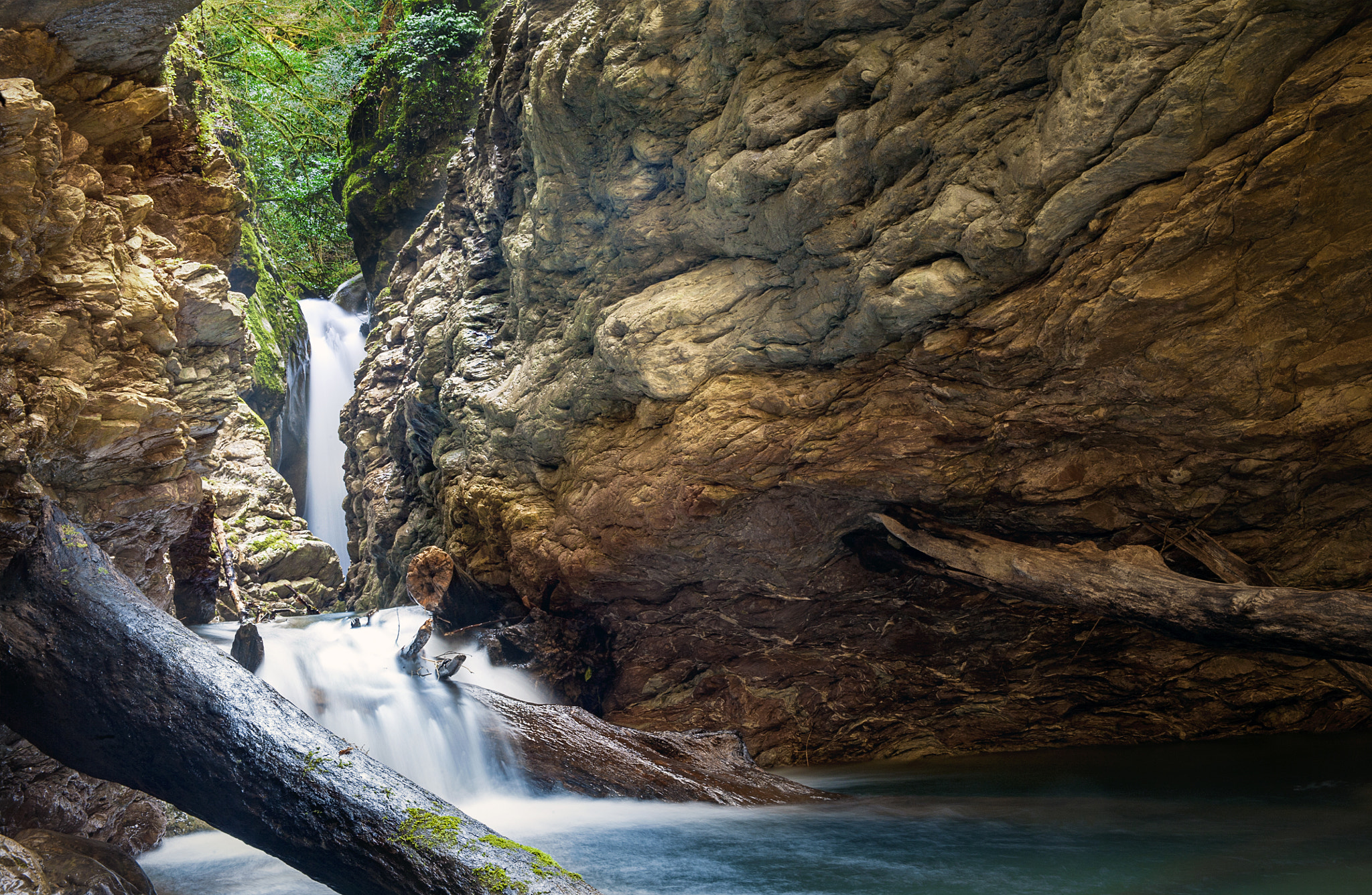 Canon EF 28-105mm f/3.5-4.5 USM sample photo. In the rock photography