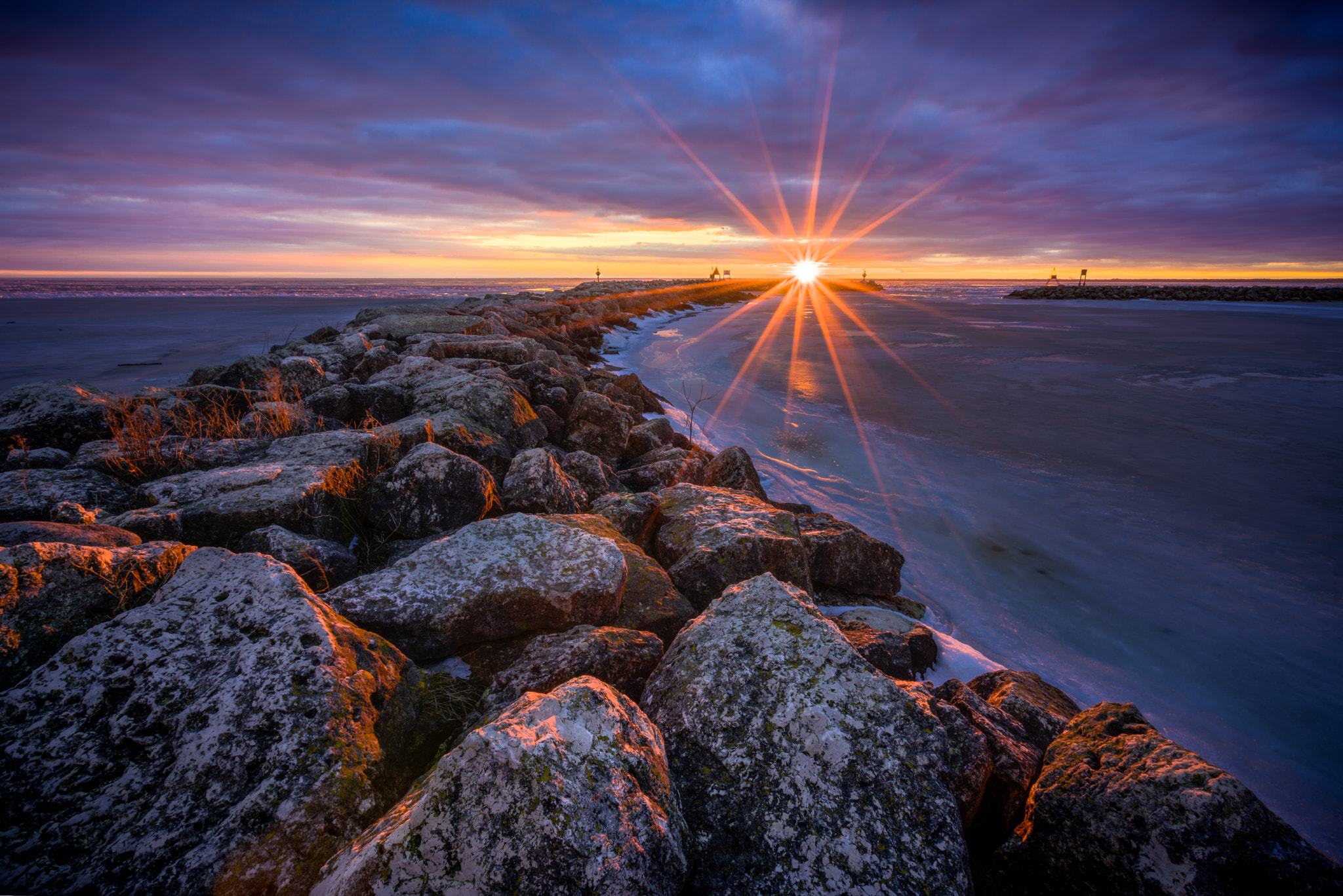 Sony a7R II + Sony Vario-Tessar T* FE 16-35mm F4 ZA OSS sample photo. High cliff state park sunset photography
