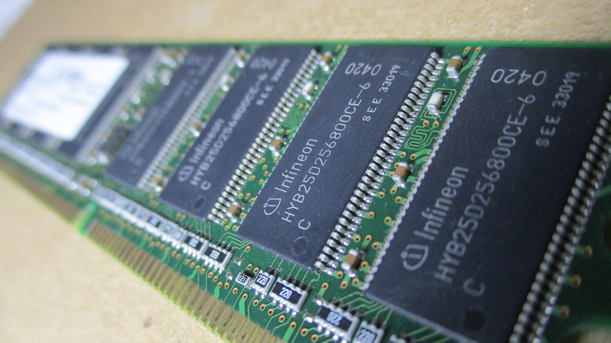 Canon PowerShot ELPH 180 (IXUS 175 / IXY 180) sample photo. Close up memory card photography