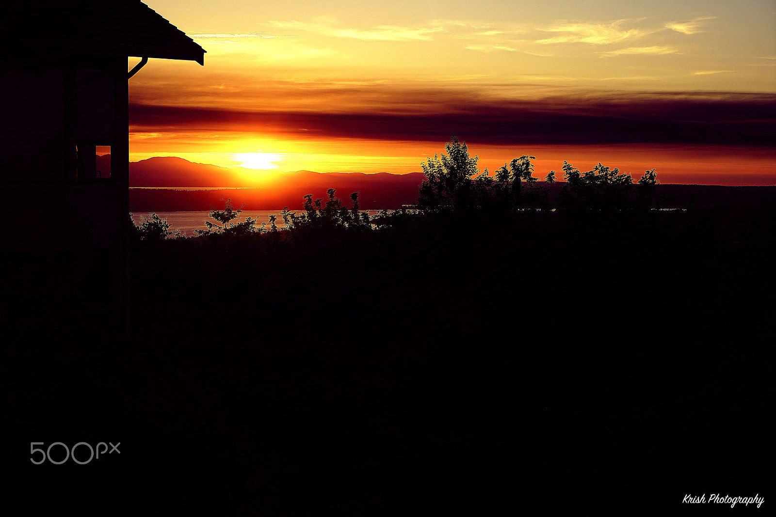 Sony Vario Tessar T* FE 24-70mm F4 ZA OSS sample photo. Bellevue sunset over lake sammamish photography