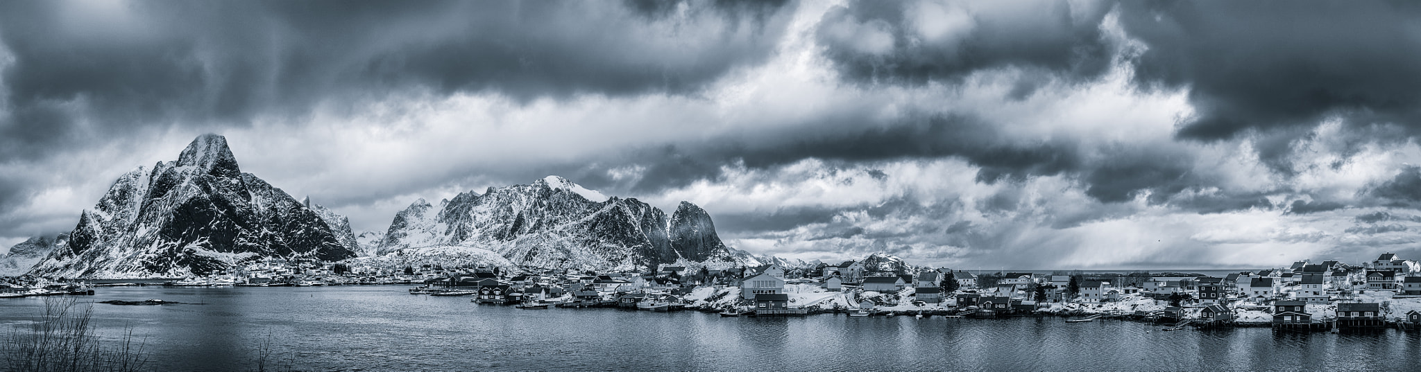 Sony a7R II + ZEISS Batis 18mm F2.8 sample photo. Rainy reine photography