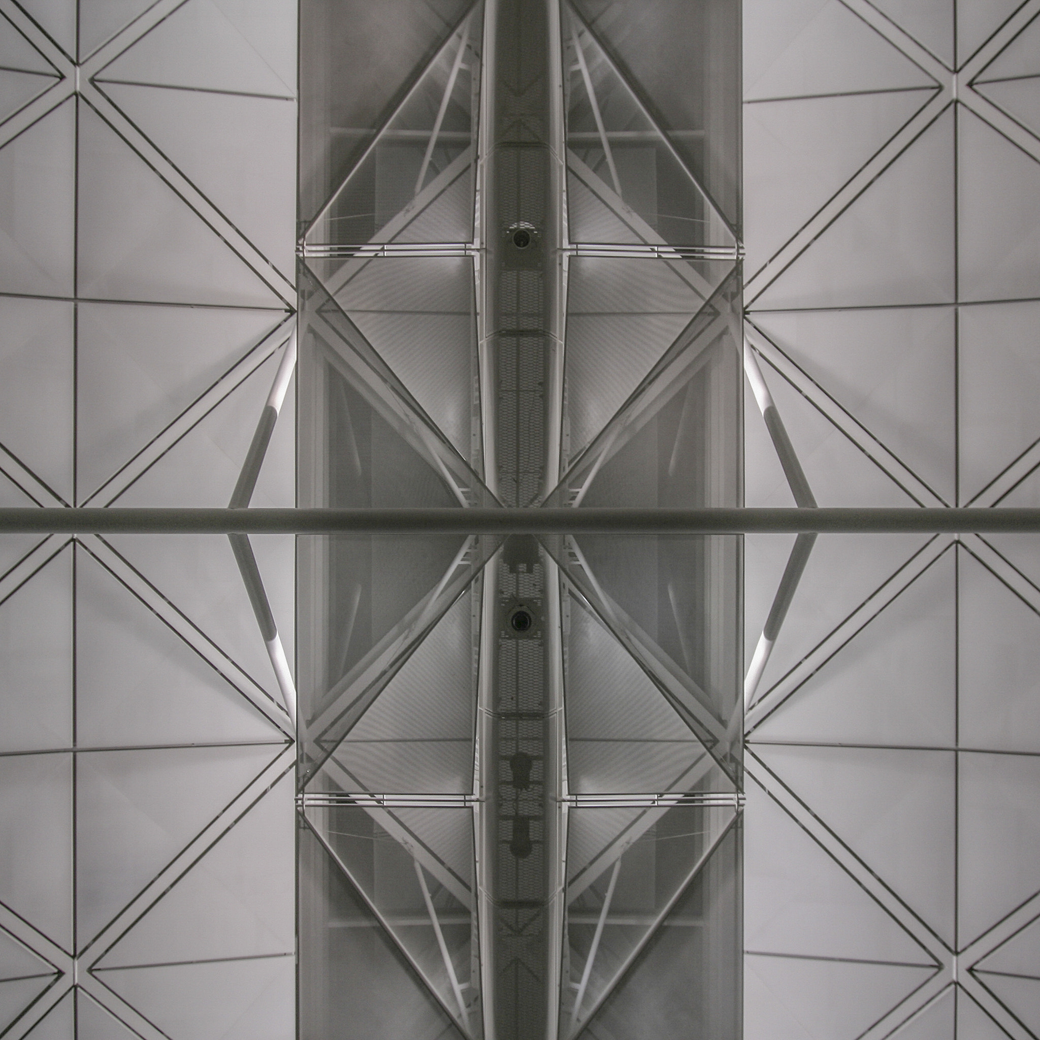 Canon EF-S 10-22mm F3.5-4.5 USM sample photo. Hongkong hkg airport photography