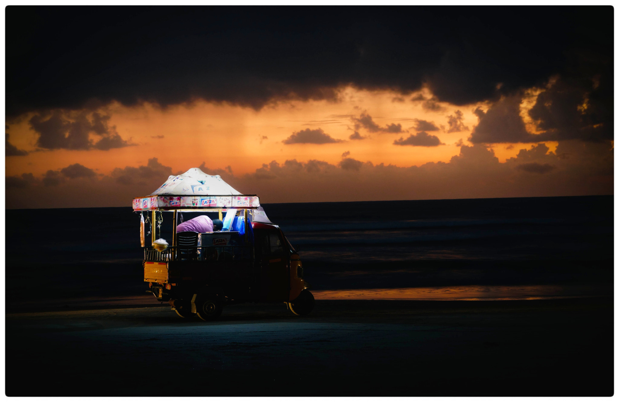 Sony DT 18-135mm F3.5-5.6 SAM sample photo. Ice cream photography