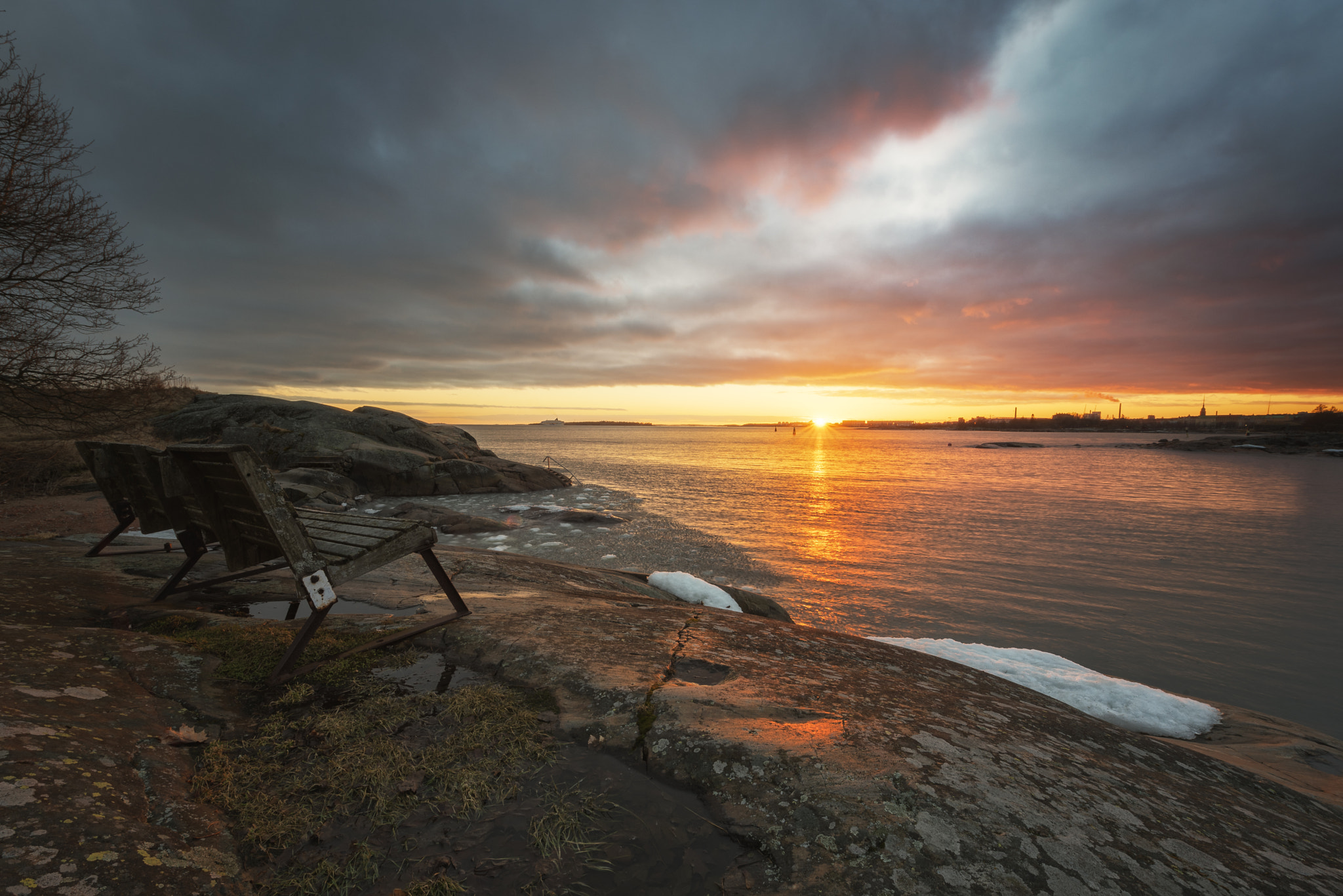 Nikon AF-S Nikkor 14-24mm F2.8G ED sample photo. Bench photography