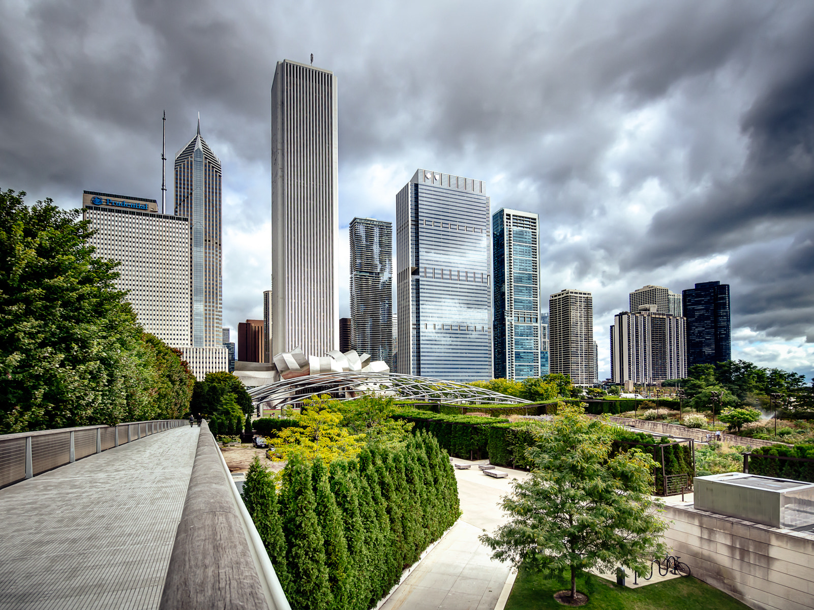 Olympus OM-D E-M5 + Olympus M.Zuiko Digital ED 9-18mm F4.0-5.6 sample photo. Storms over millennium park photography