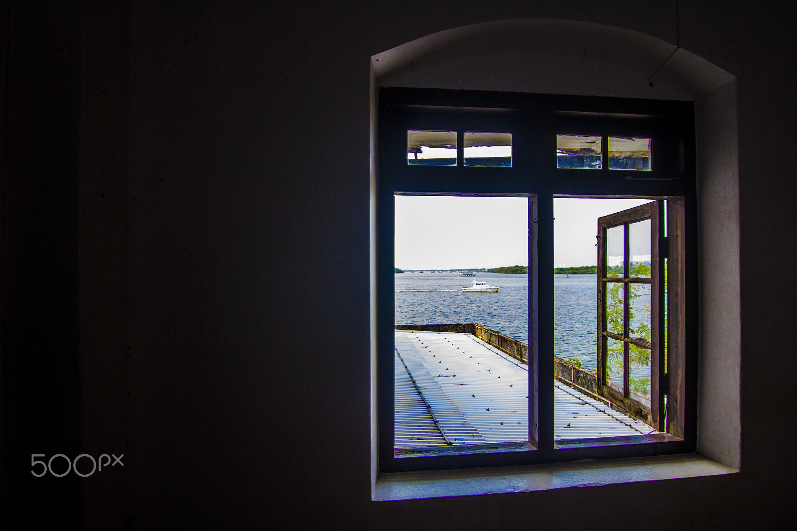 Canon EOS 60D sample photo. Window photography