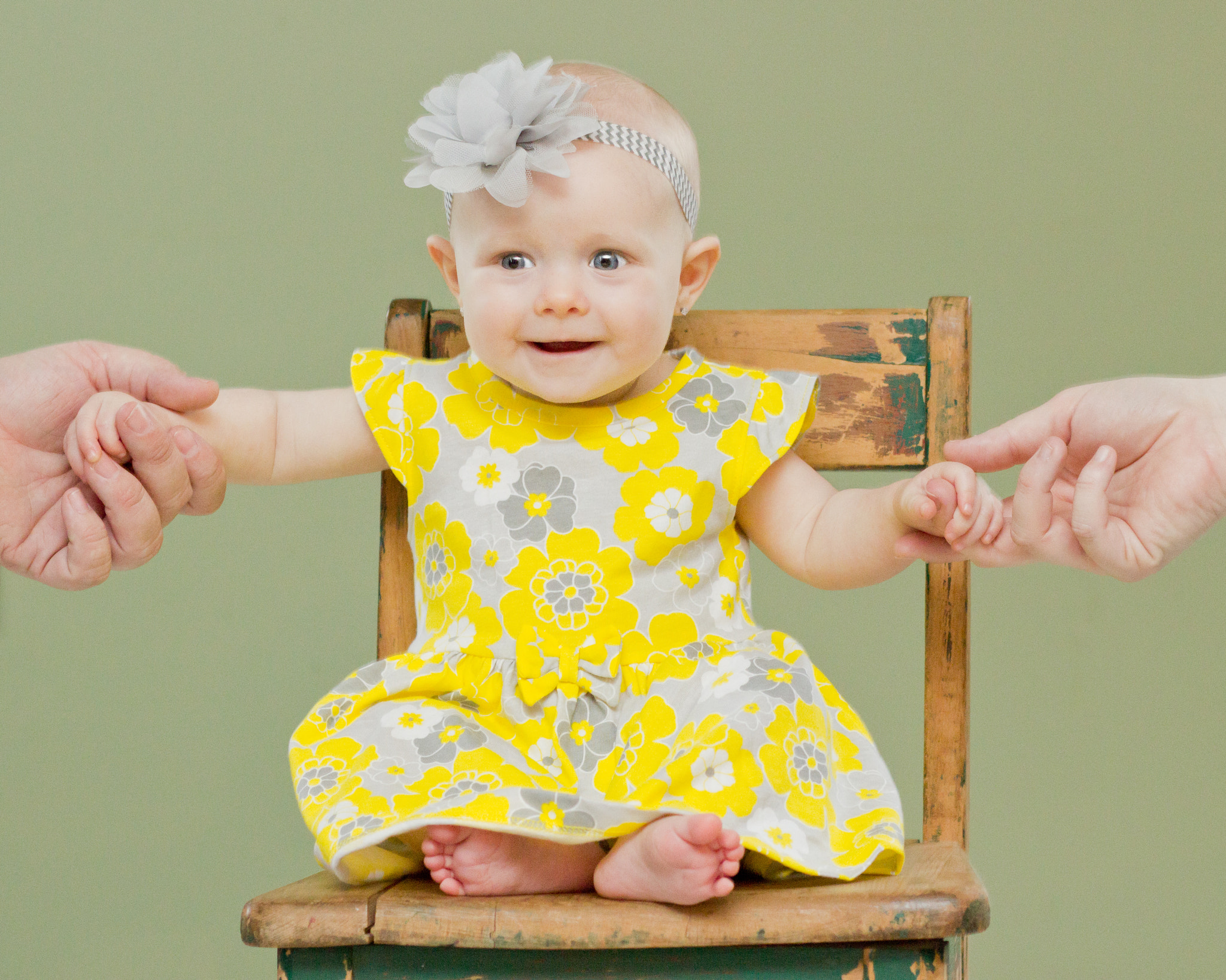 Canon EF 85mm F1.8 USM sample photo. Helping hands photography