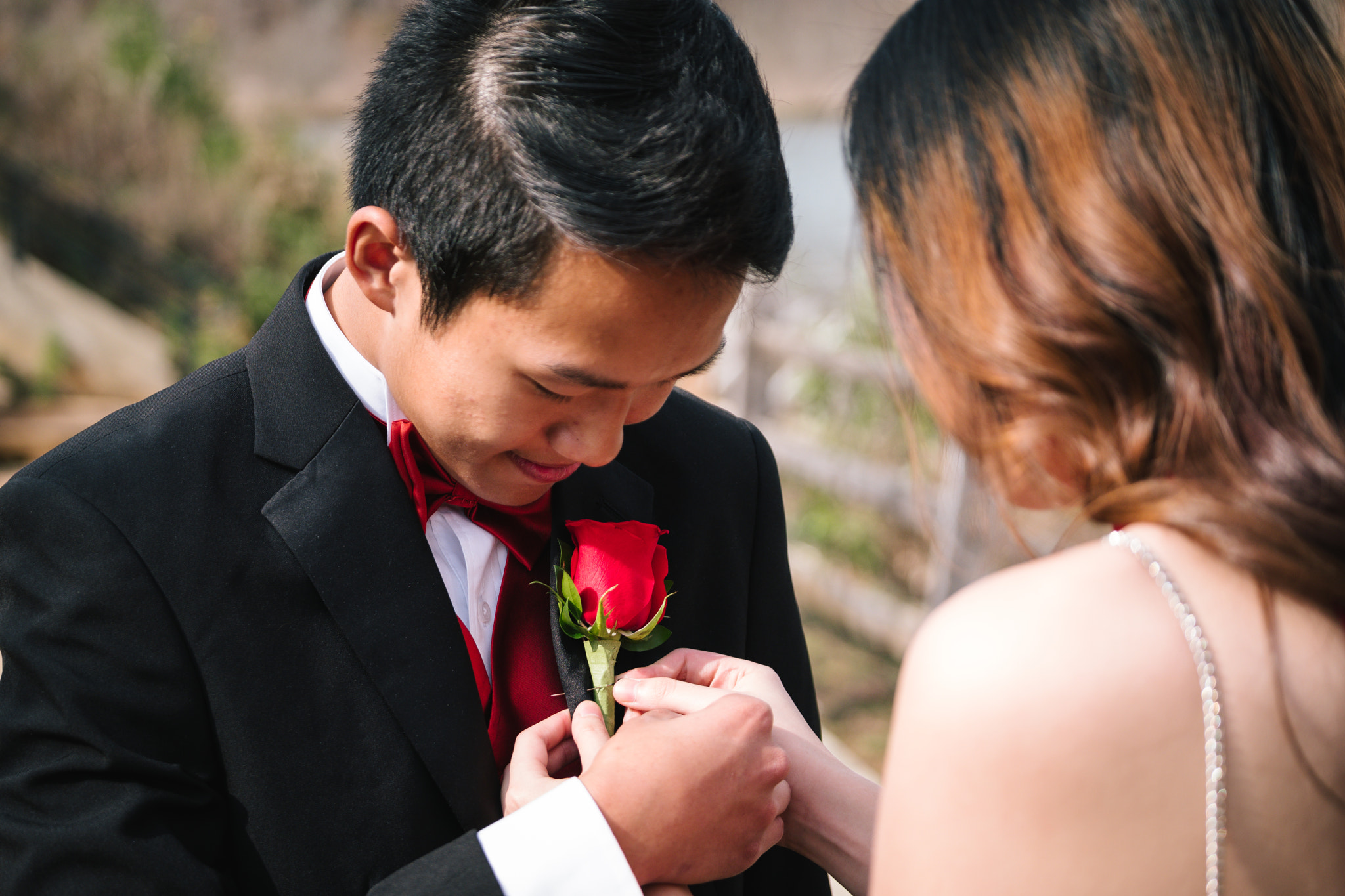 Fujifilm X-T2 sample photo. Pinning the boutonniere photography