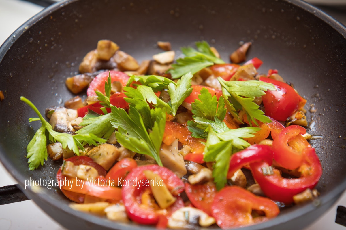 Canon EOS 80D sample photo. Mushrooms and fresh sweet red pepper in the pan photography