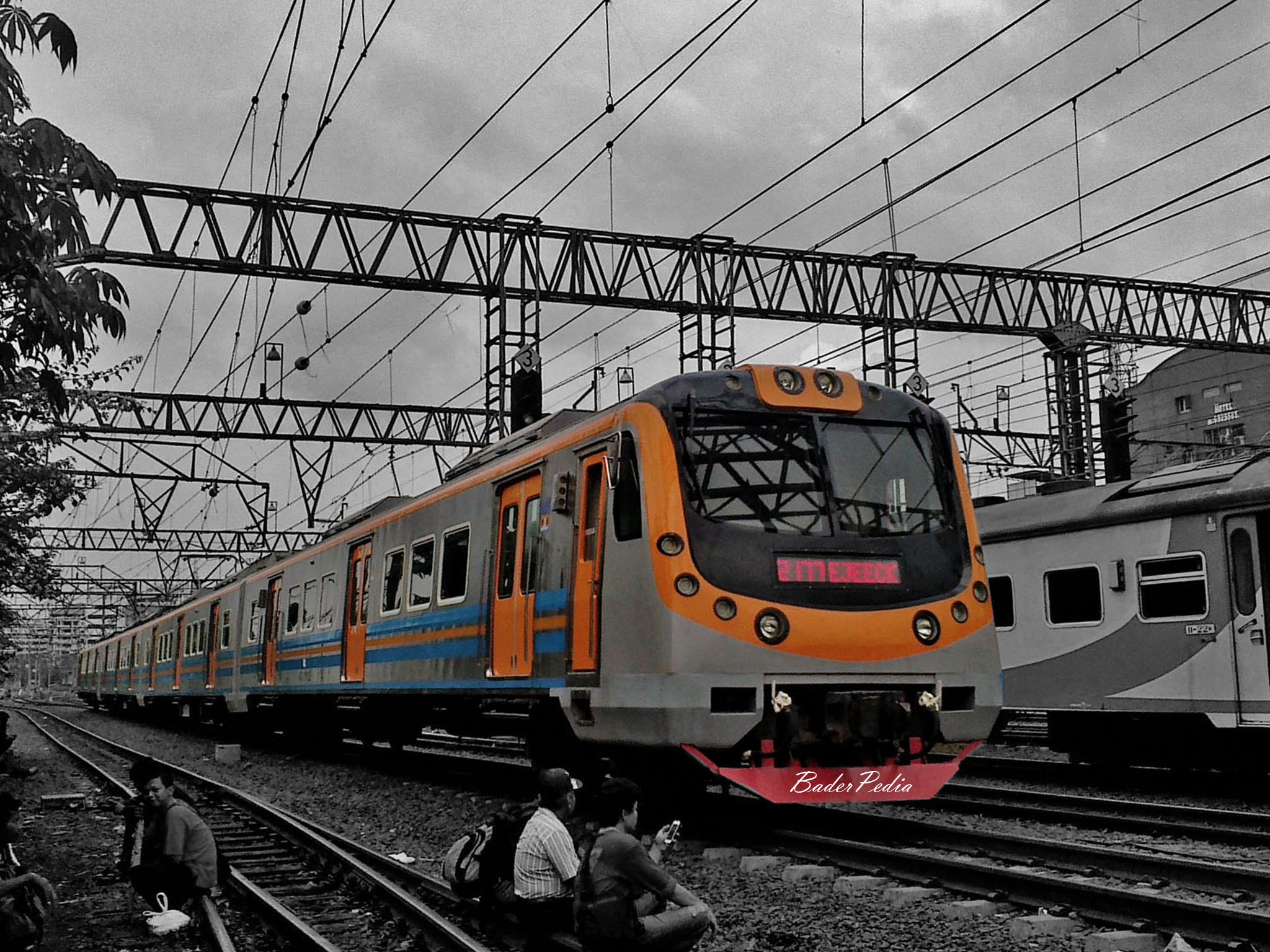Nokia C5-03 sample photo. Bader pedia - indonesian railways photography