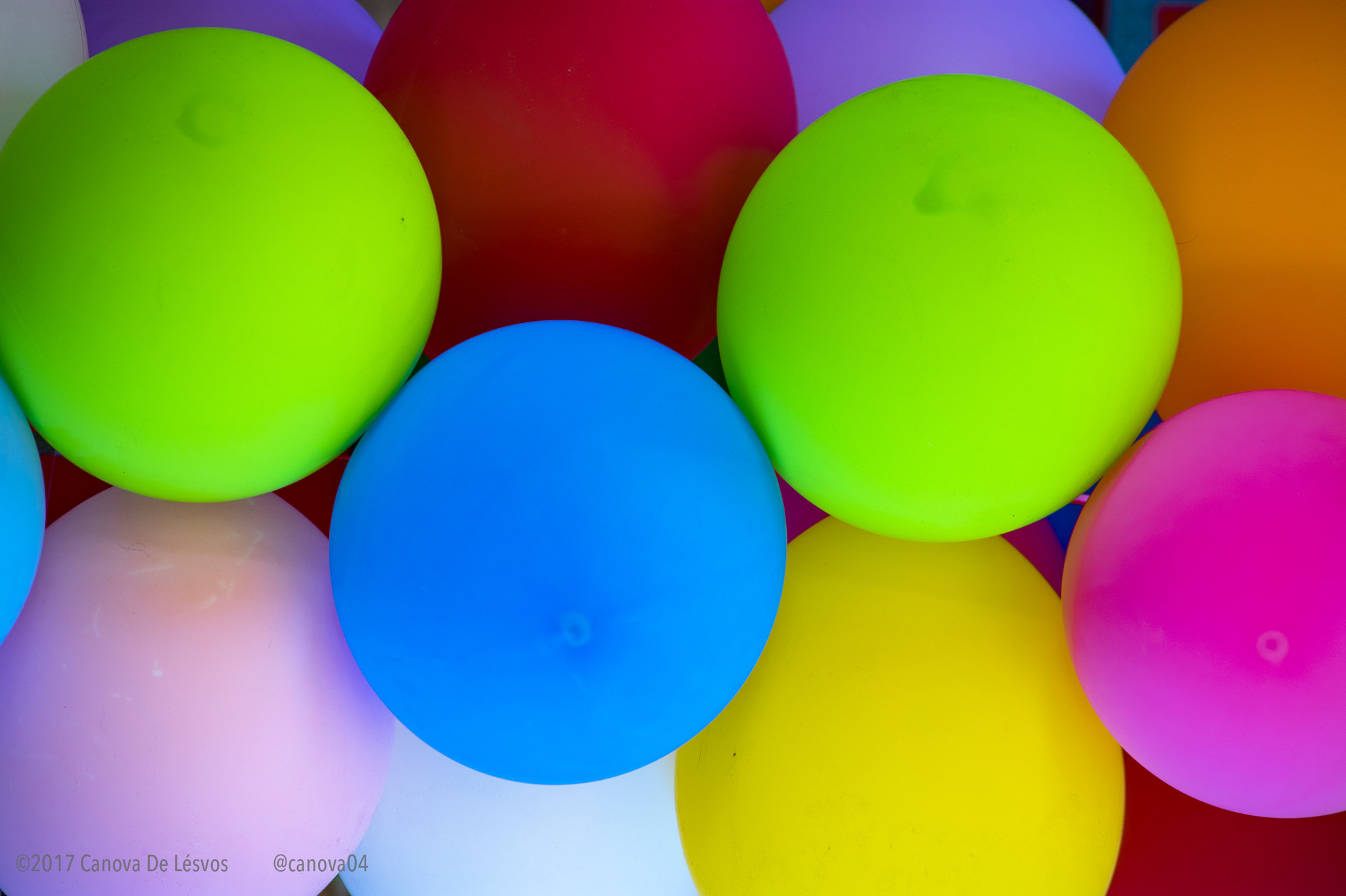 Nikon D3400 sample photo. Love is like a globe photography