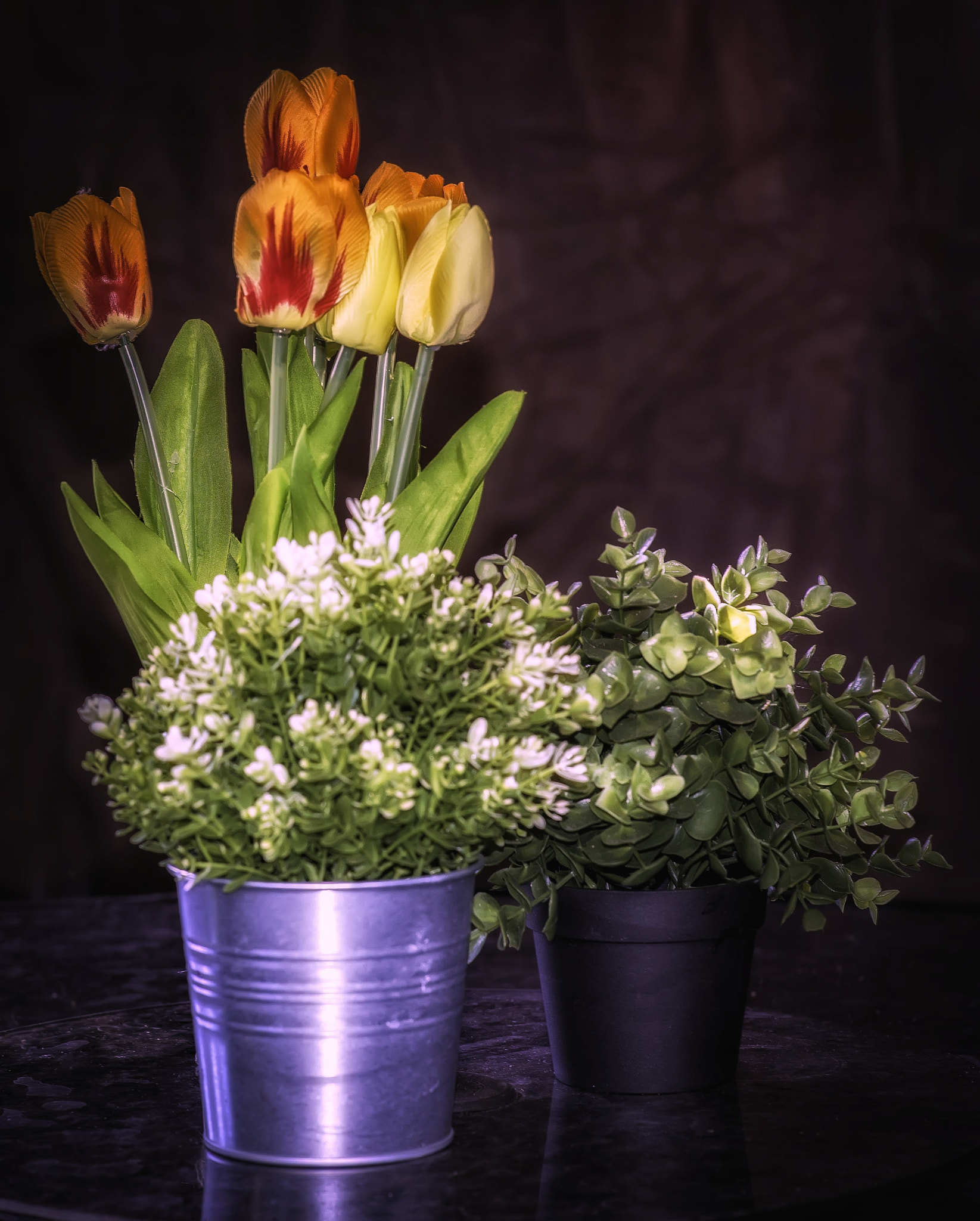 Sigma 85mm F1.4 EX DG HSM sample photo. Flowers on the table. photography