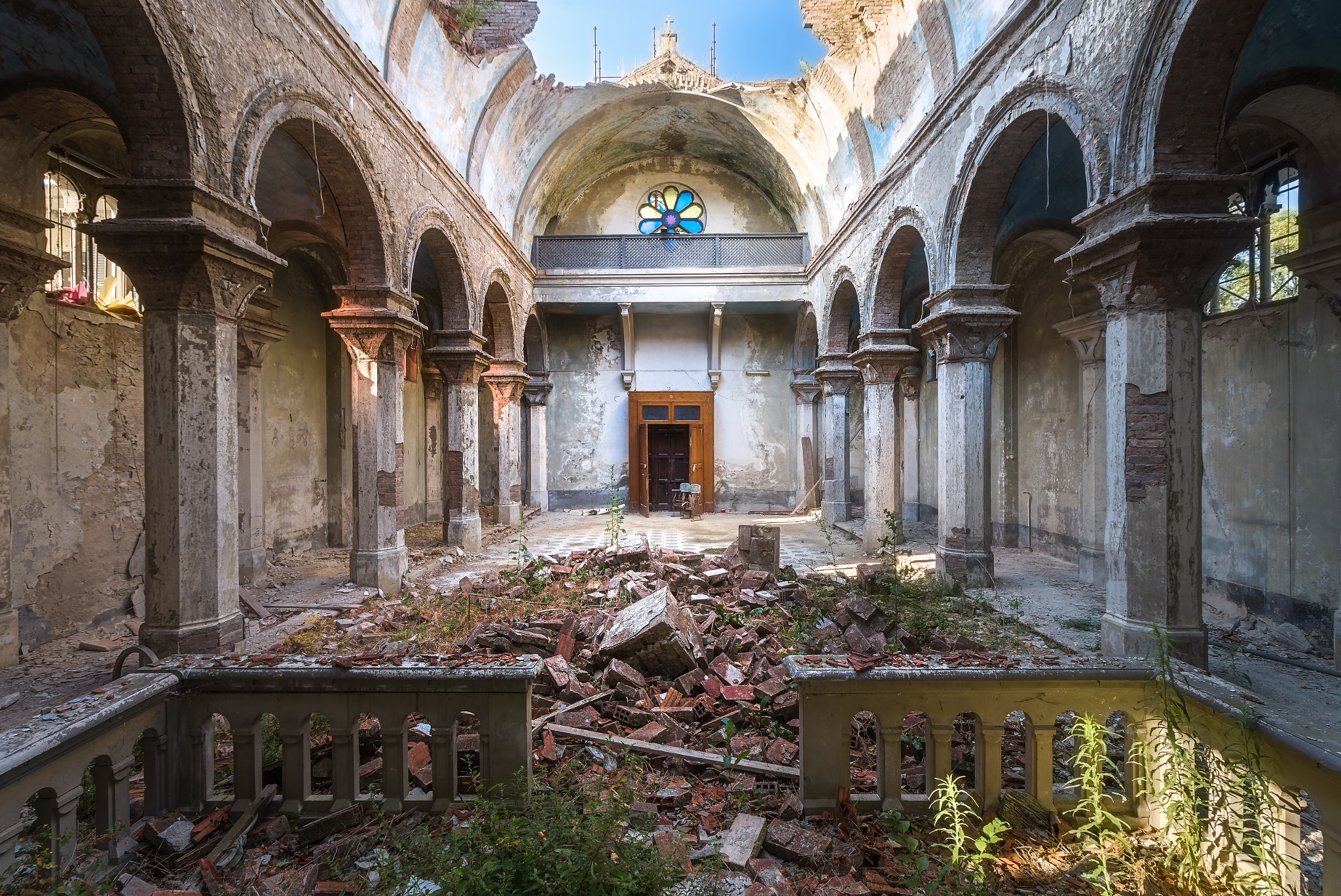 Canon EOS 650D (EOS Rebel T4i / EOS Kiss X6i) sample photo. Abandoned church. photography