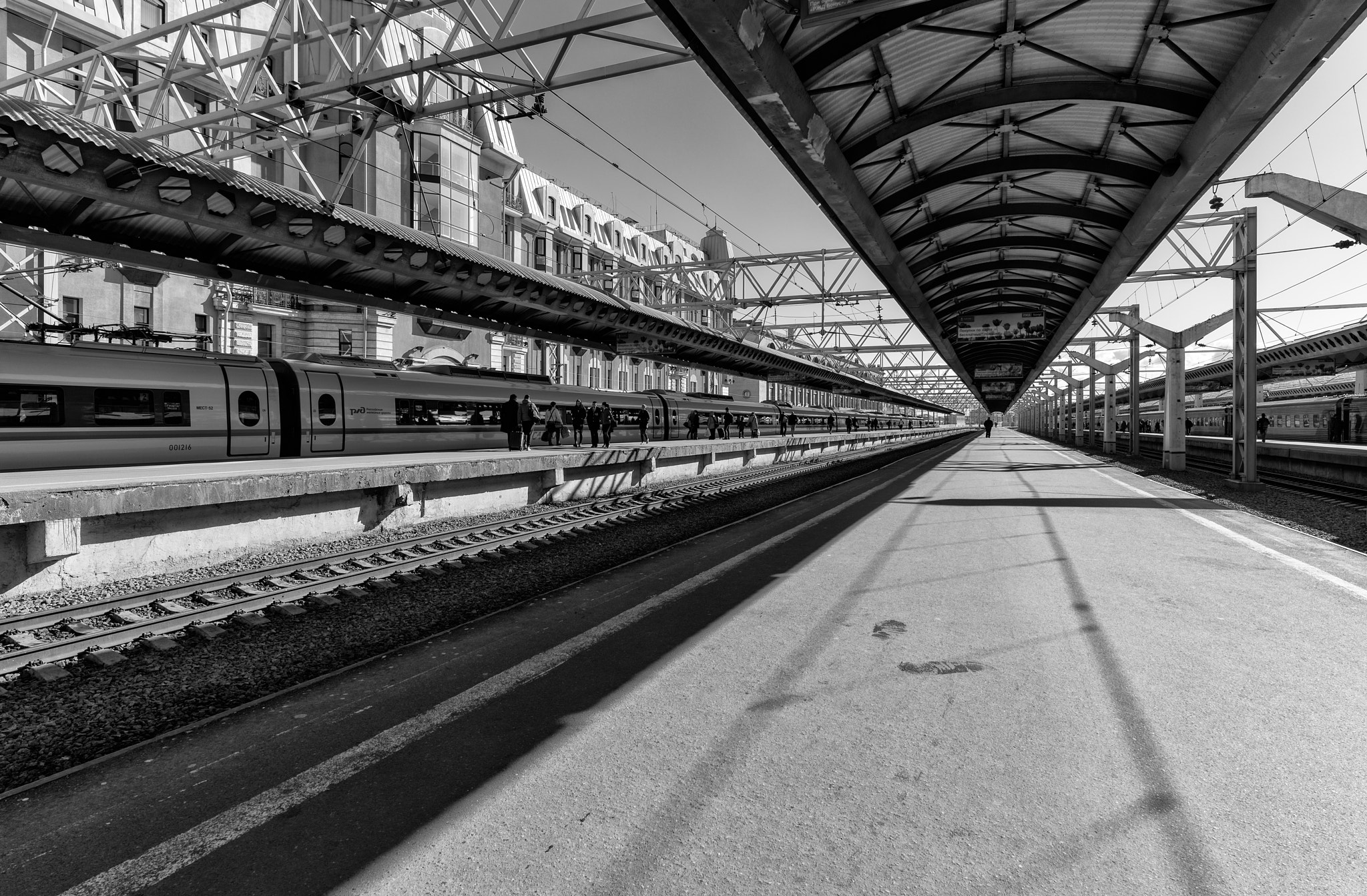 ZEISS Batis 18mm F2.8 sample photo. Platform. photography
