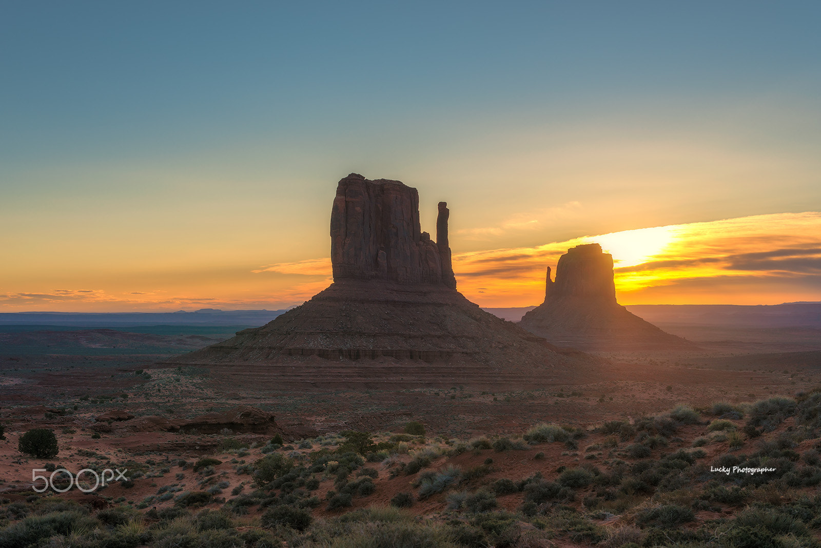 Nikon D800 + Nikon AF-S Nikkor 50mm F1.4G sample photo. Monument valley photography