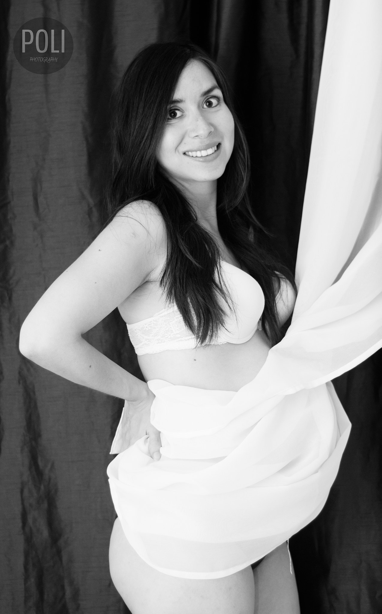 Nikon D3200 + Nikon AF Nikkor 50mm F1.8D sample photo. Black and white love photography