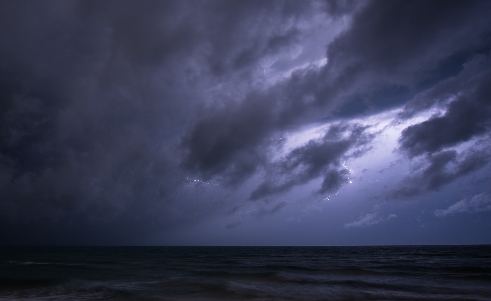 Nikon AF-S Nikkor 14-24mm F2.8G ED sample photo. Thunder photography