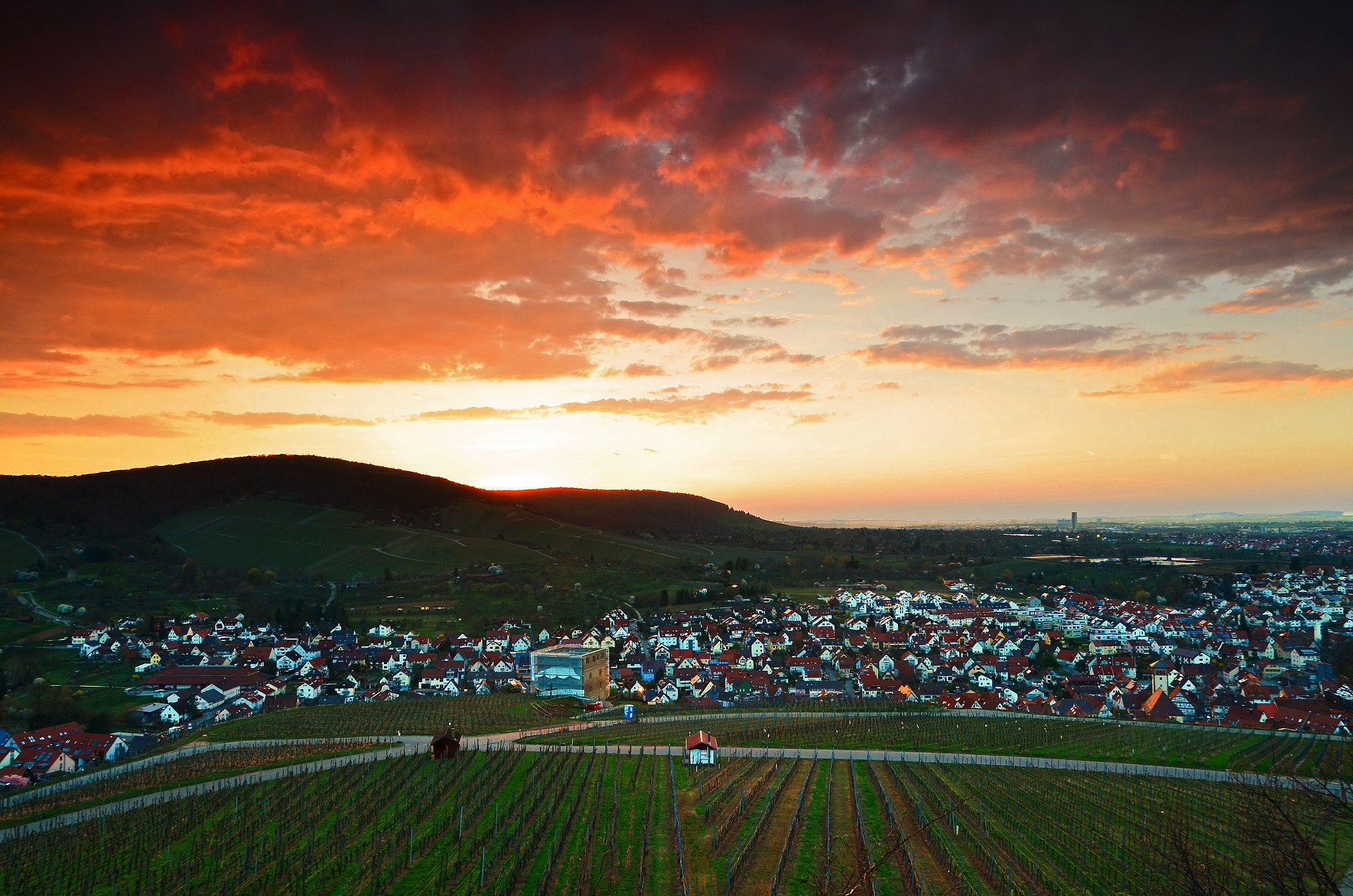 Nikon D5100 + Sigma 17-70mm F2.8-4 DC Macro OS HSM | C sample photo. Fire in the sky photography