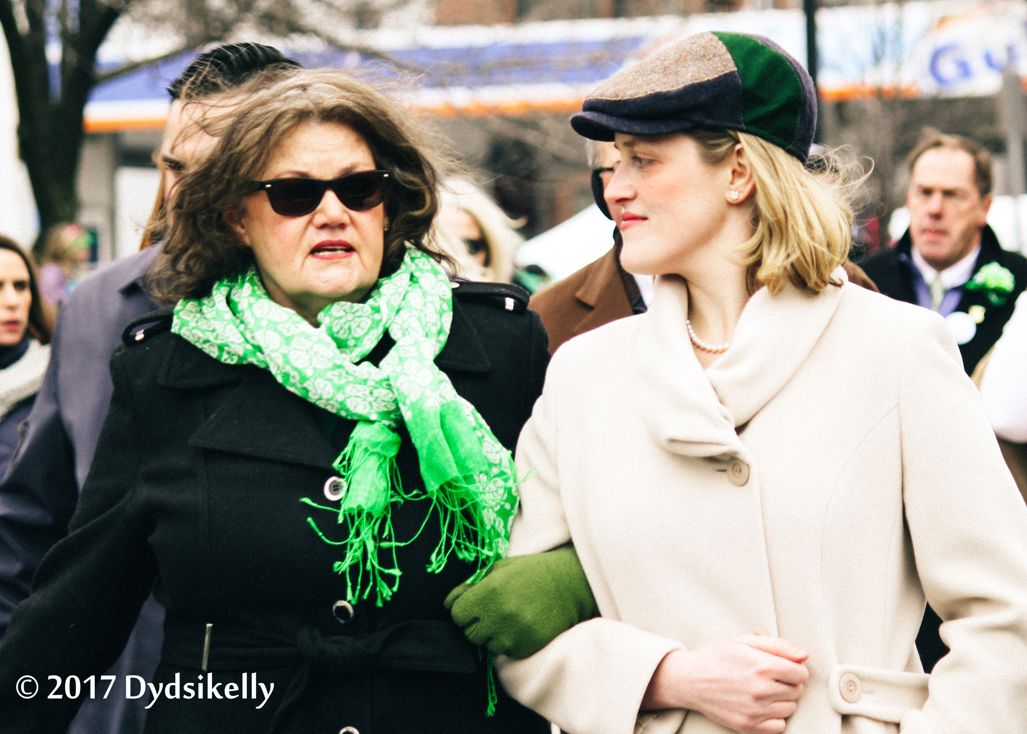 Canon EOS 550D (EOS Rebel T2i / EOS Kiss X4) sample photo. St patrick's day - walking lady photography