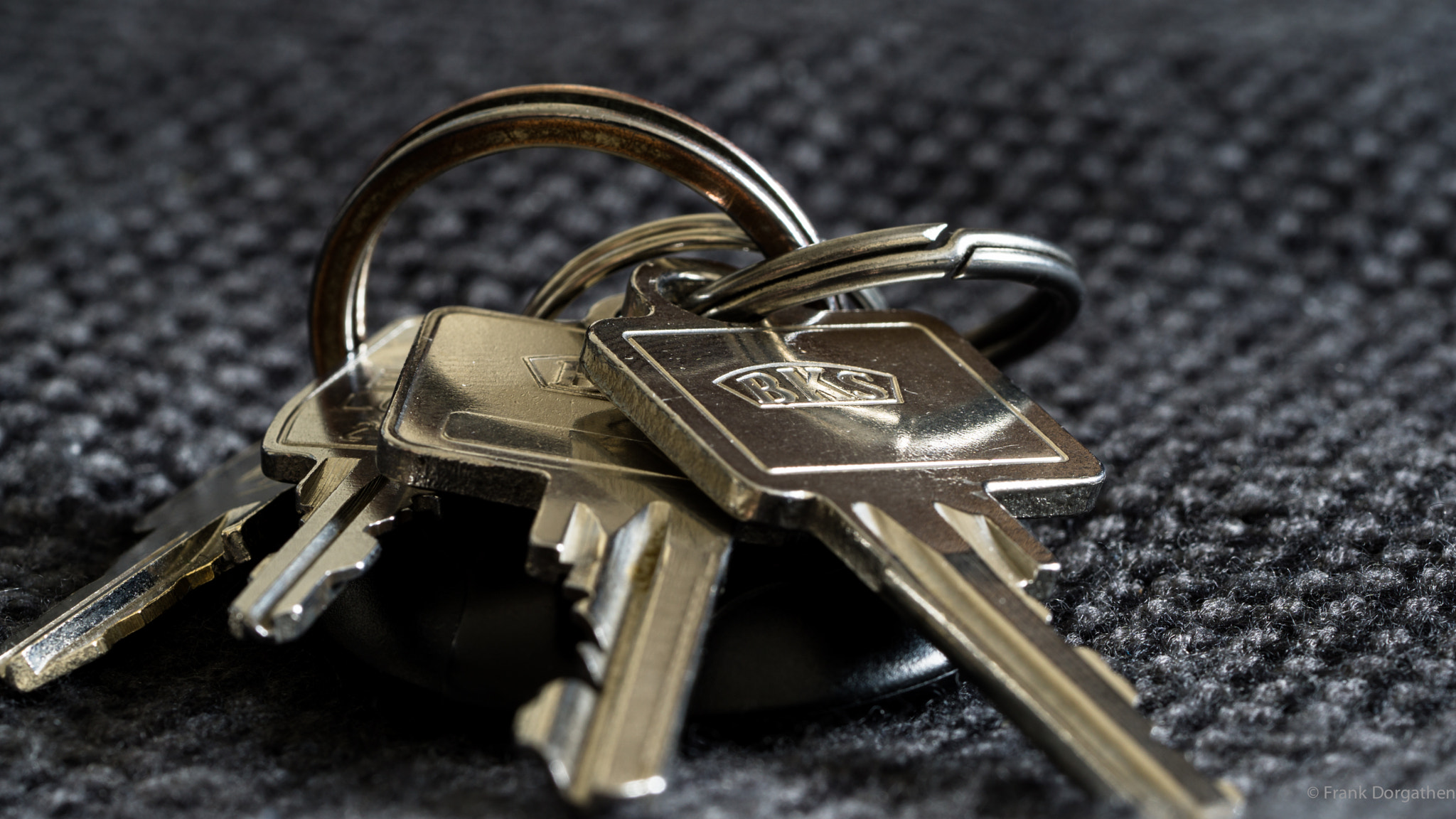 Sony a6000 + Sony FE 90mm F2.8 Macro G OSS sample photo. Keys photography