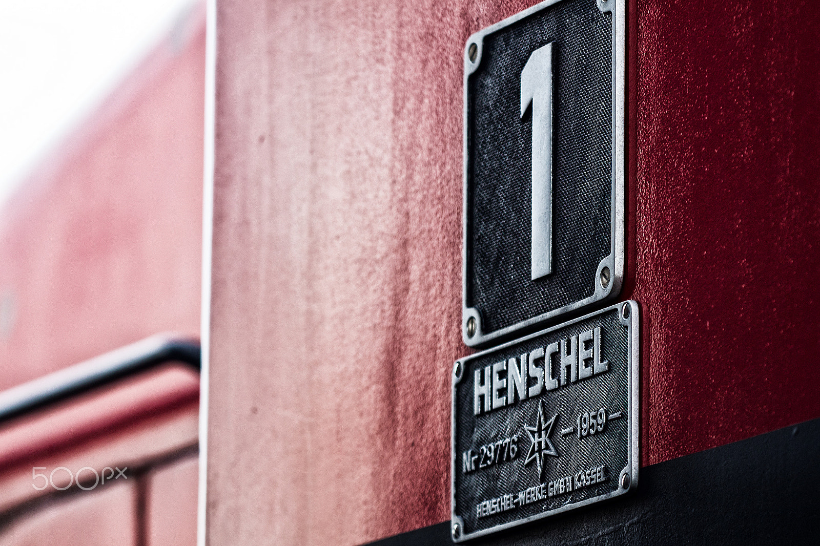 Sigma APO Macro 150mm f/2.8 EX DG HSM sample photo. At the station photography