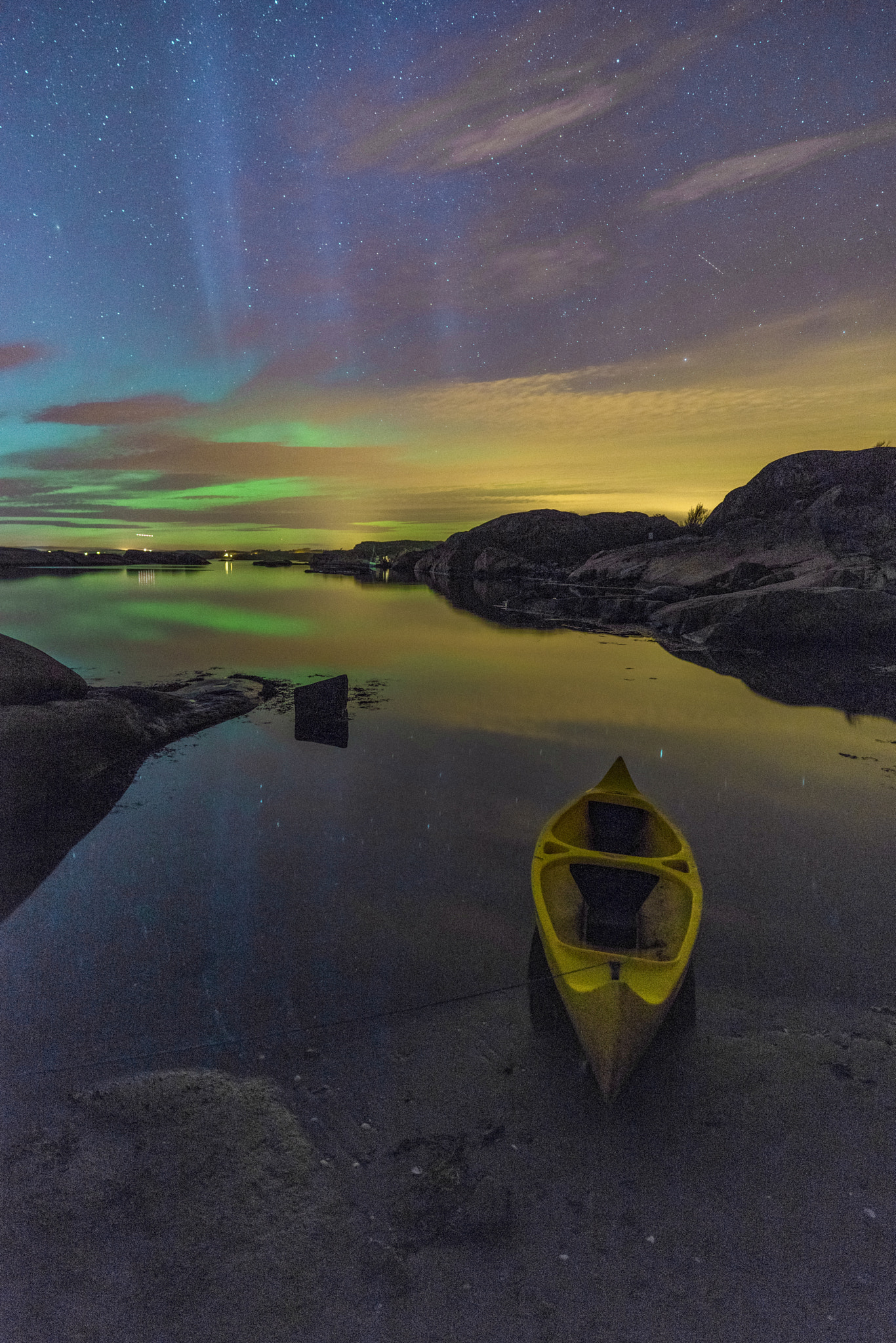 E 18mm F2.8 sample photo. Dancing on the coast photography