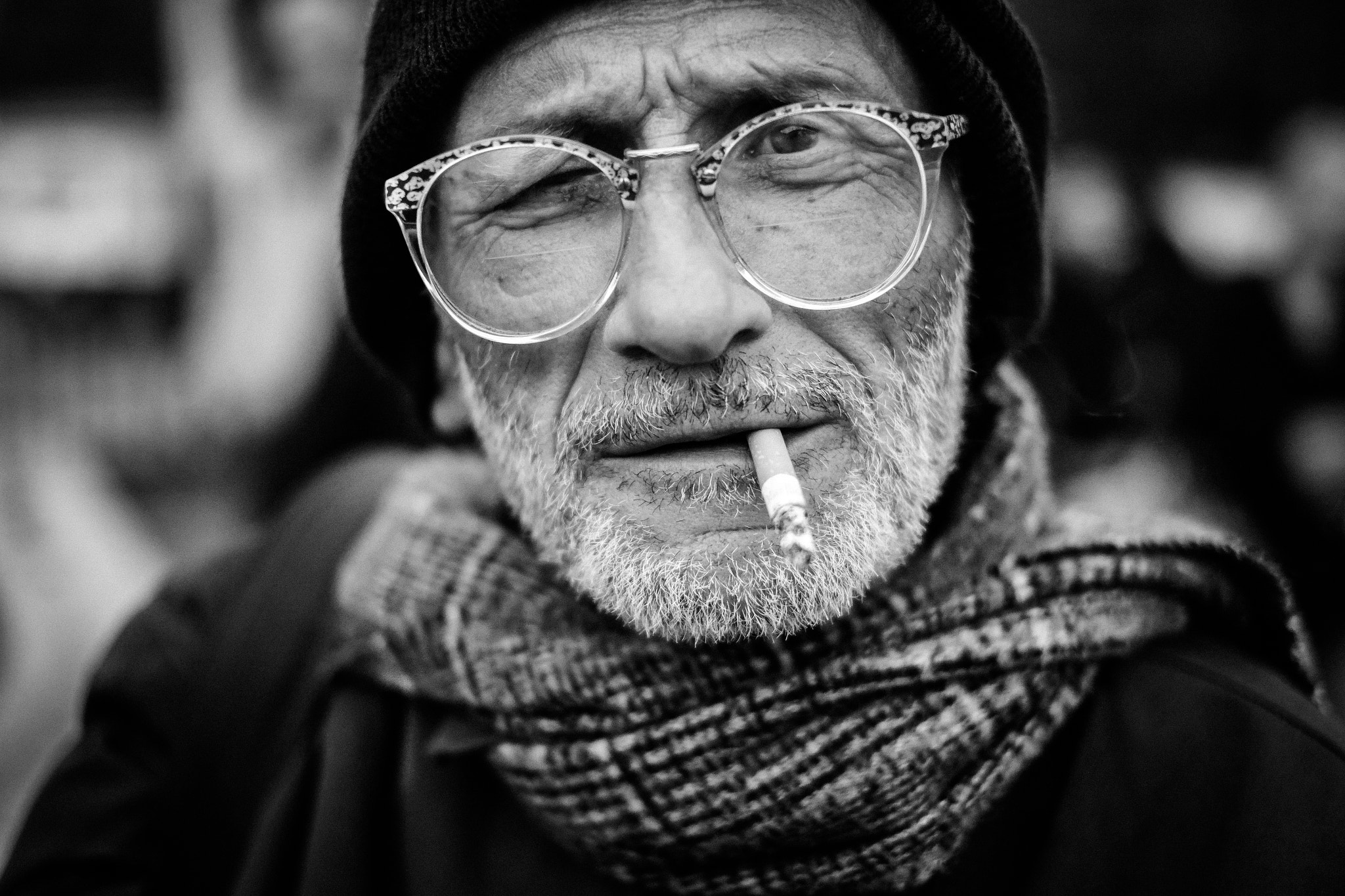 Fujifilm X-Pro1 + Fujifilm XF 35mm F1.4 R sample photo. Smoking man photography